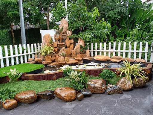 Hòn non bộ kết hợp tiểu cảnh cây cảnh tươi mới
