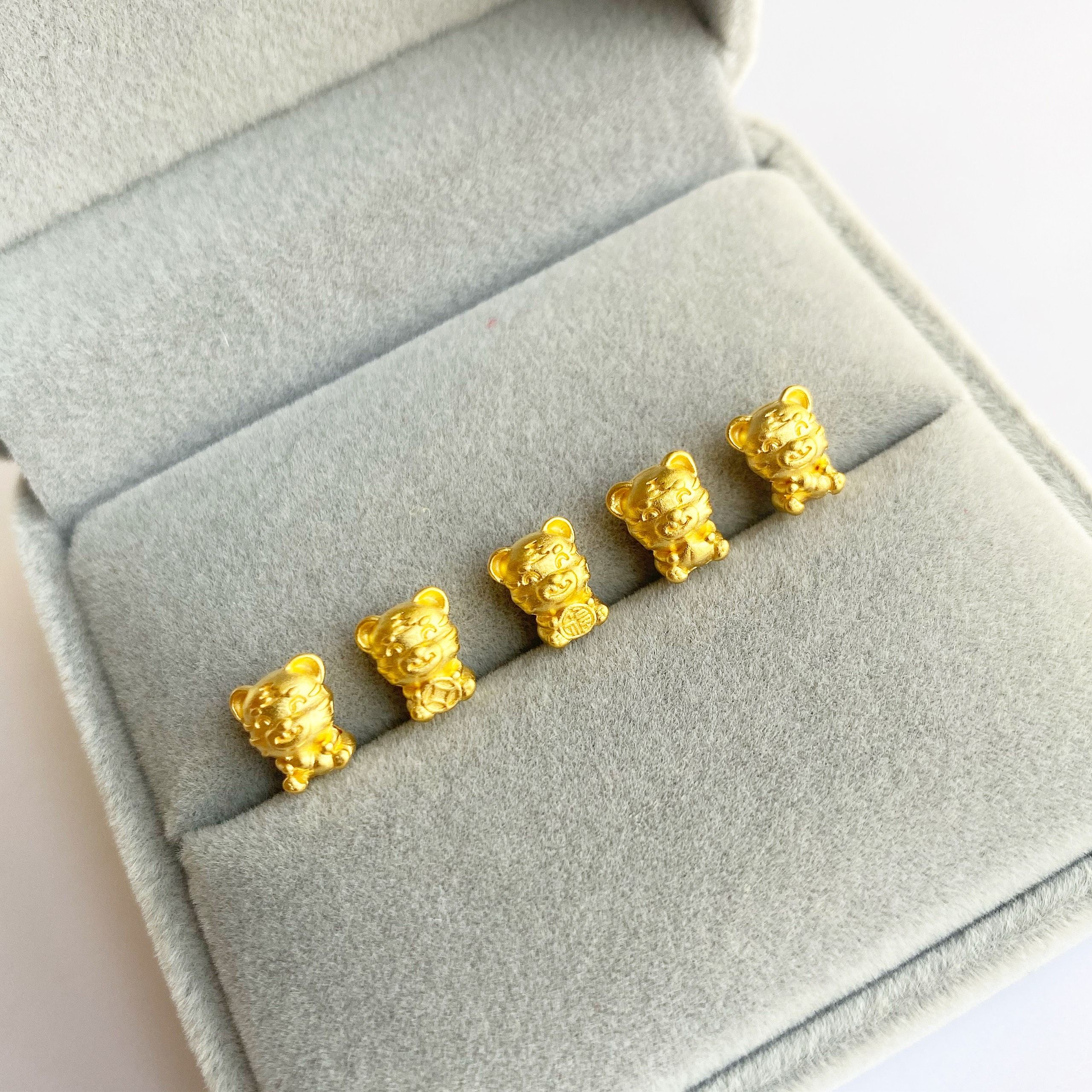 Charm con hổ vàng 24k (~0.03)