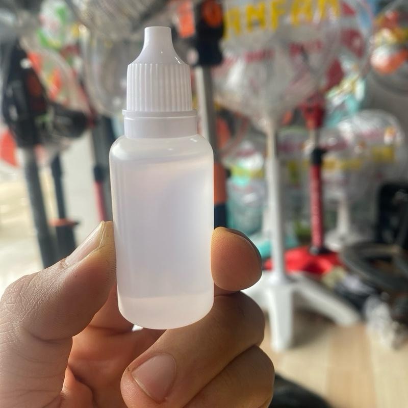 1 chai xịn d.ầ.u 30ml trắng loại tốt dùng tra quạt điện, máy may, máy móc chuyên dụng
