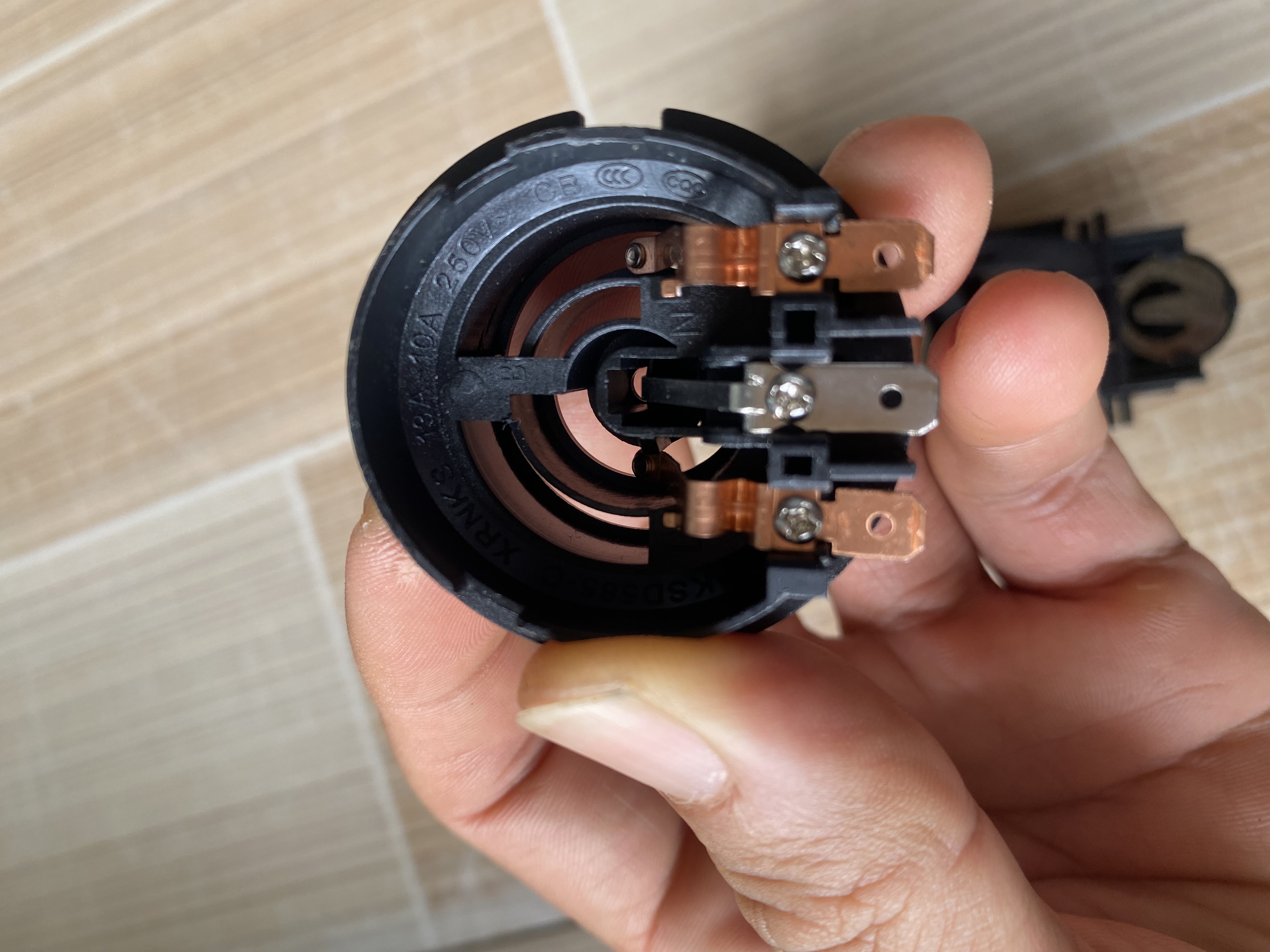 Bộ chân ấm siêu tốc 2 vòng bát chữ nhật công tắc đuôi