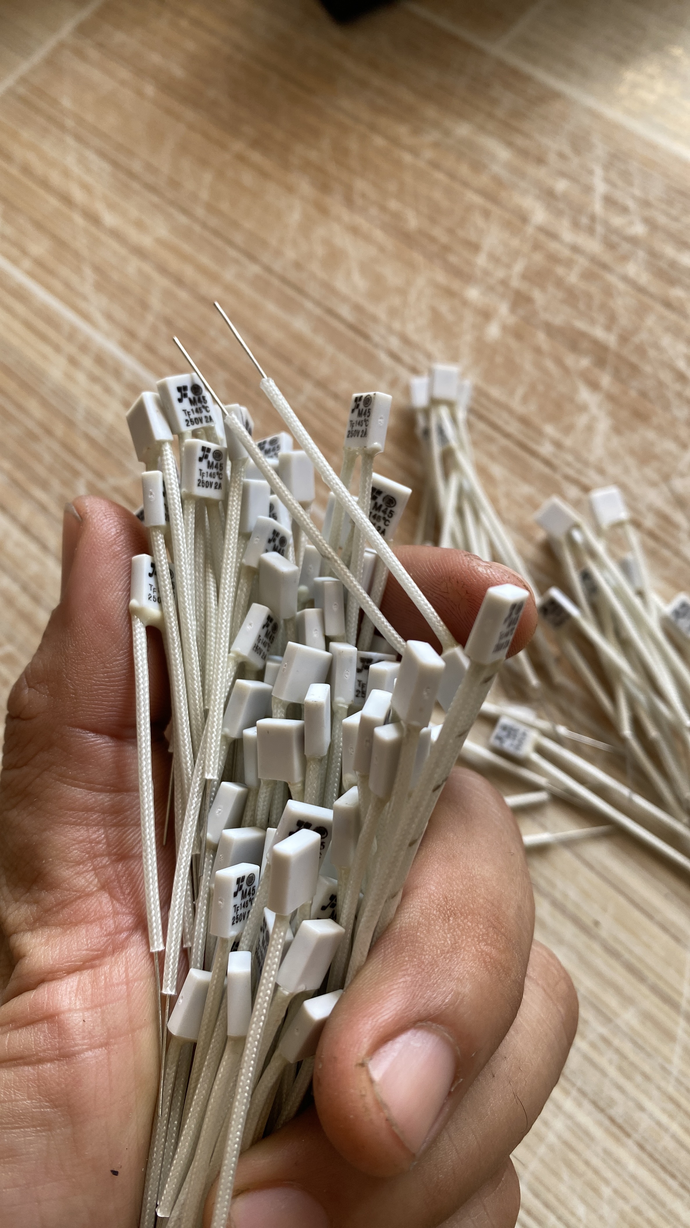 Cầu chì quạt máy loại tốt chịu nhiệt cao