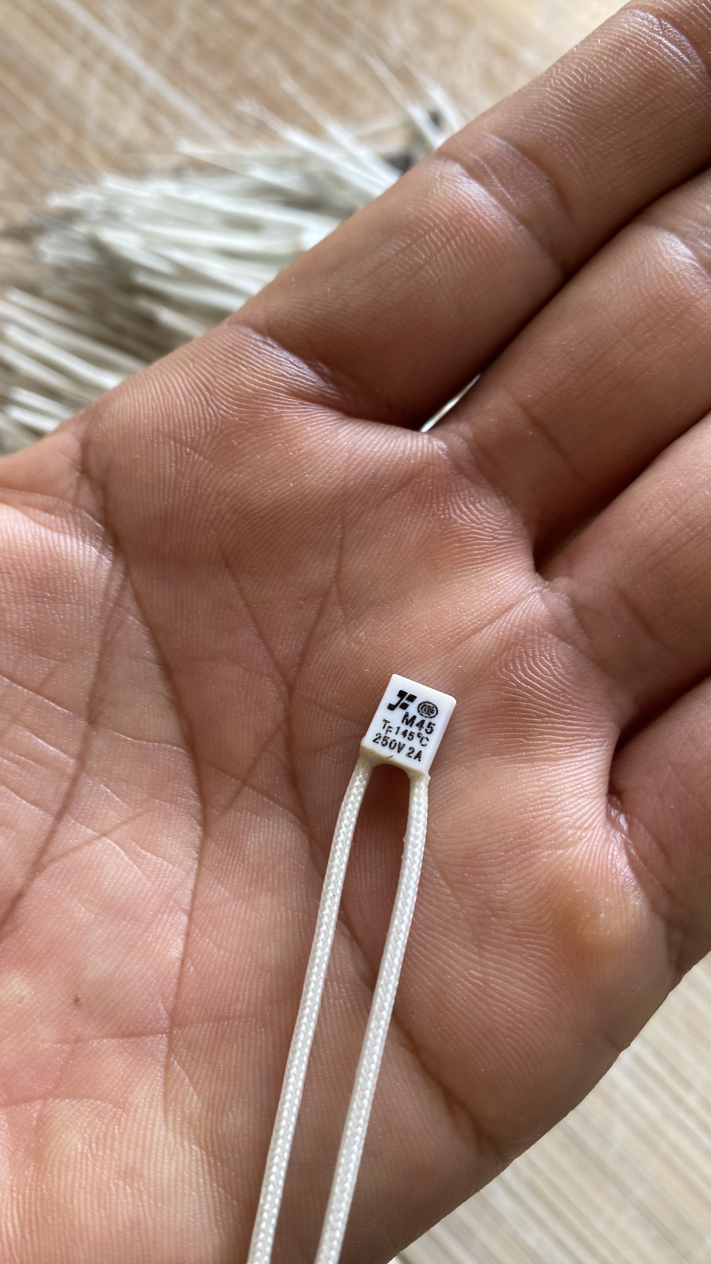 Cầu chì quạt máy loại tốt chịu nhiệt cao