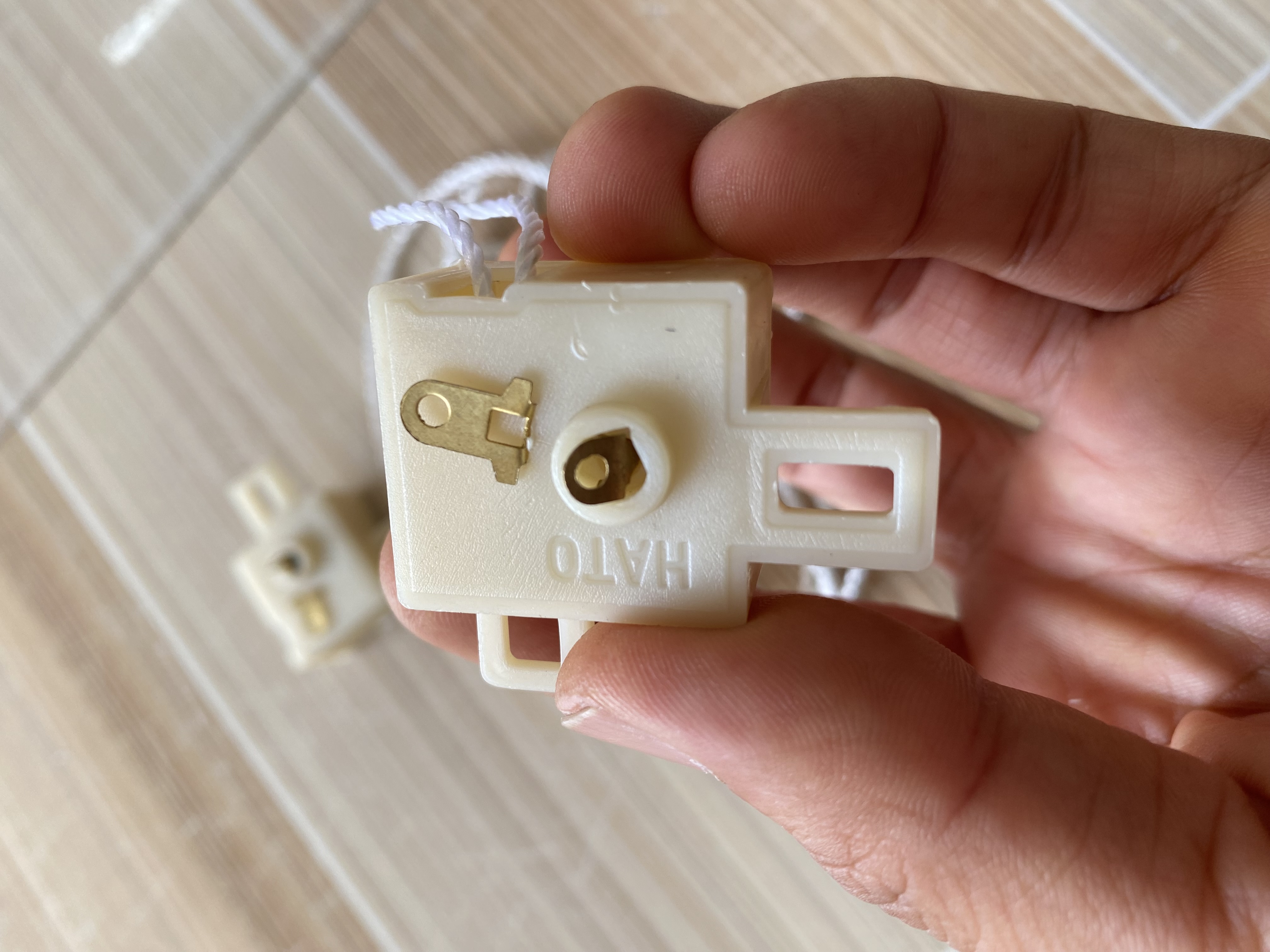 Công tắc khiển quạt treo 2 dây đứng và quay cổ kèm dây giật
