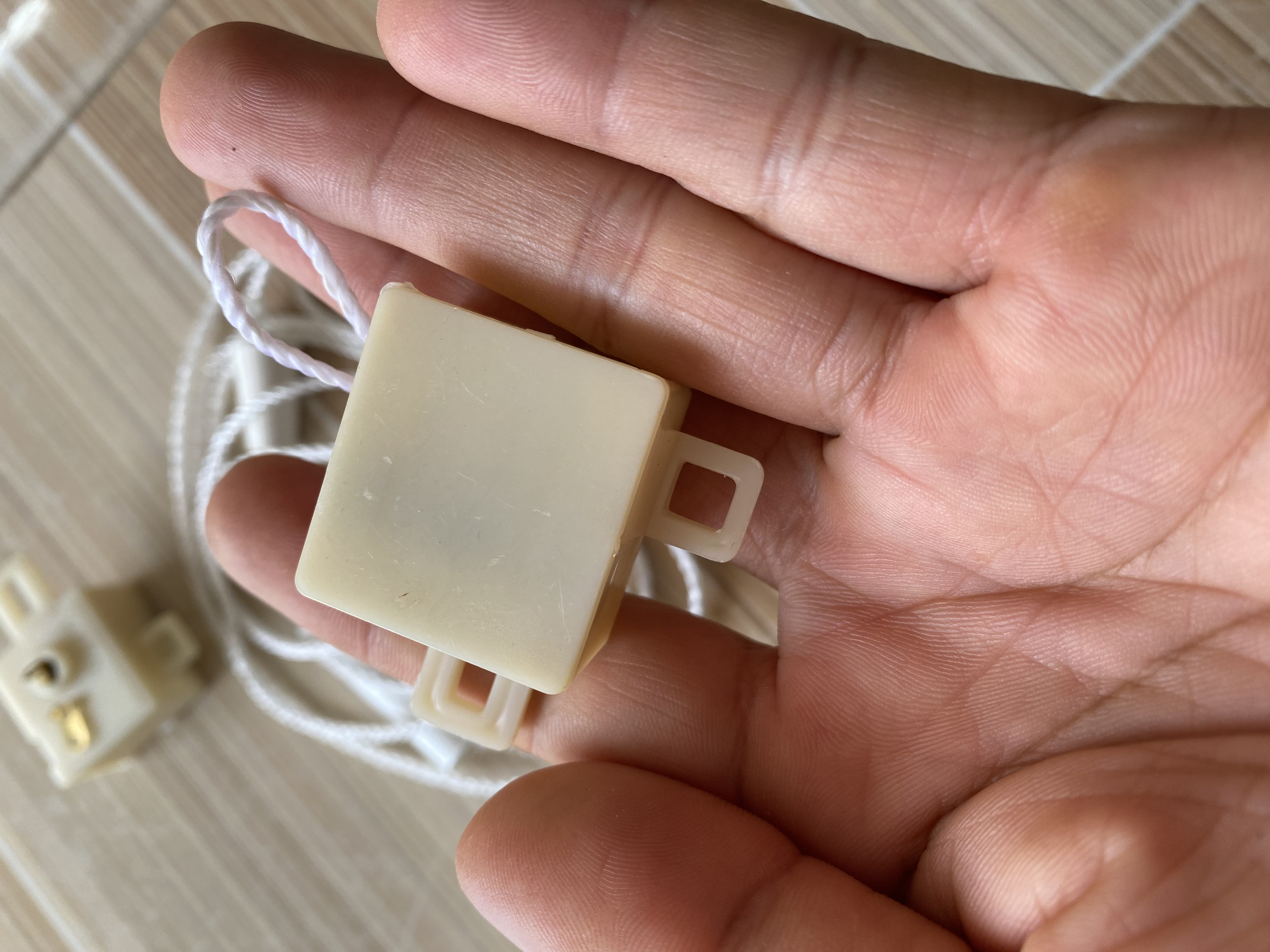 Công tắc khiển quạt treo 2 dây đứng và quay cổ kèm dây giật