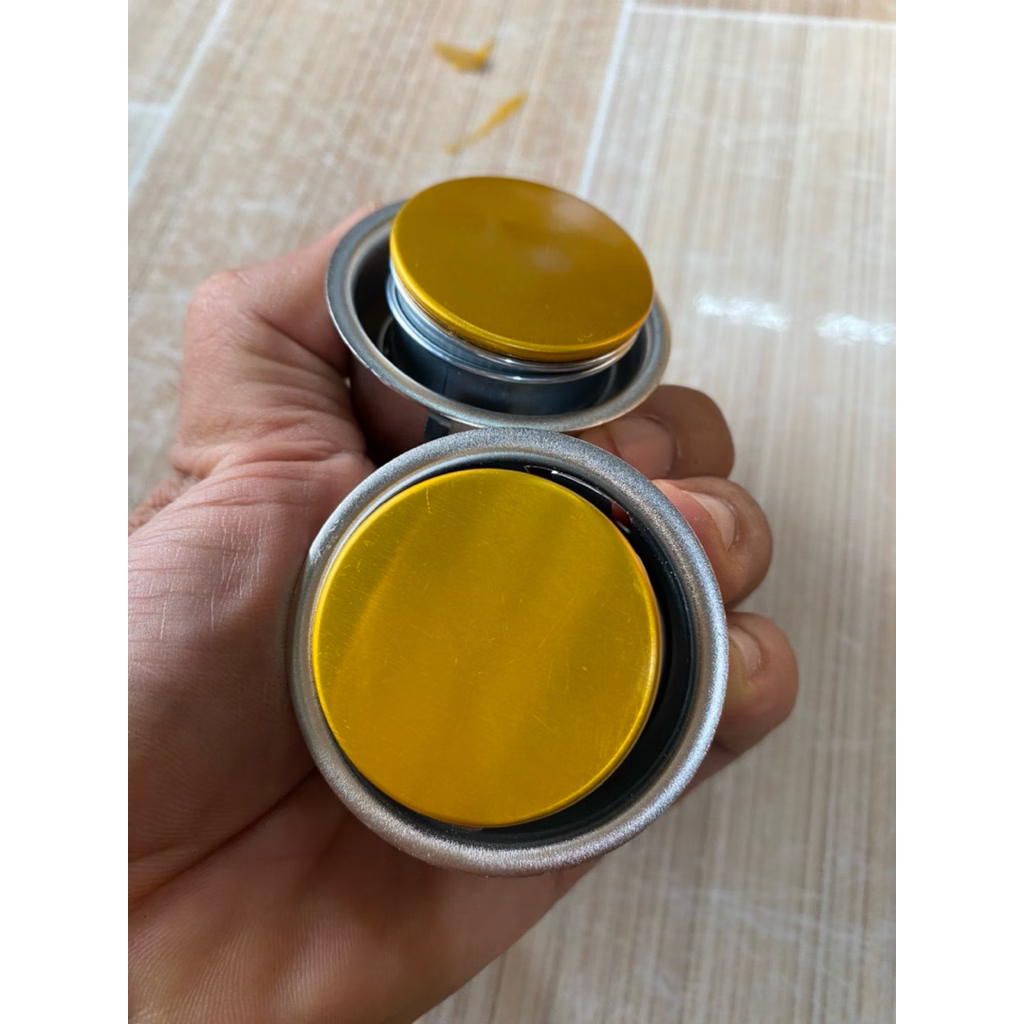 Rún tự động nồi cơm hộp đỏ mặt vàng
