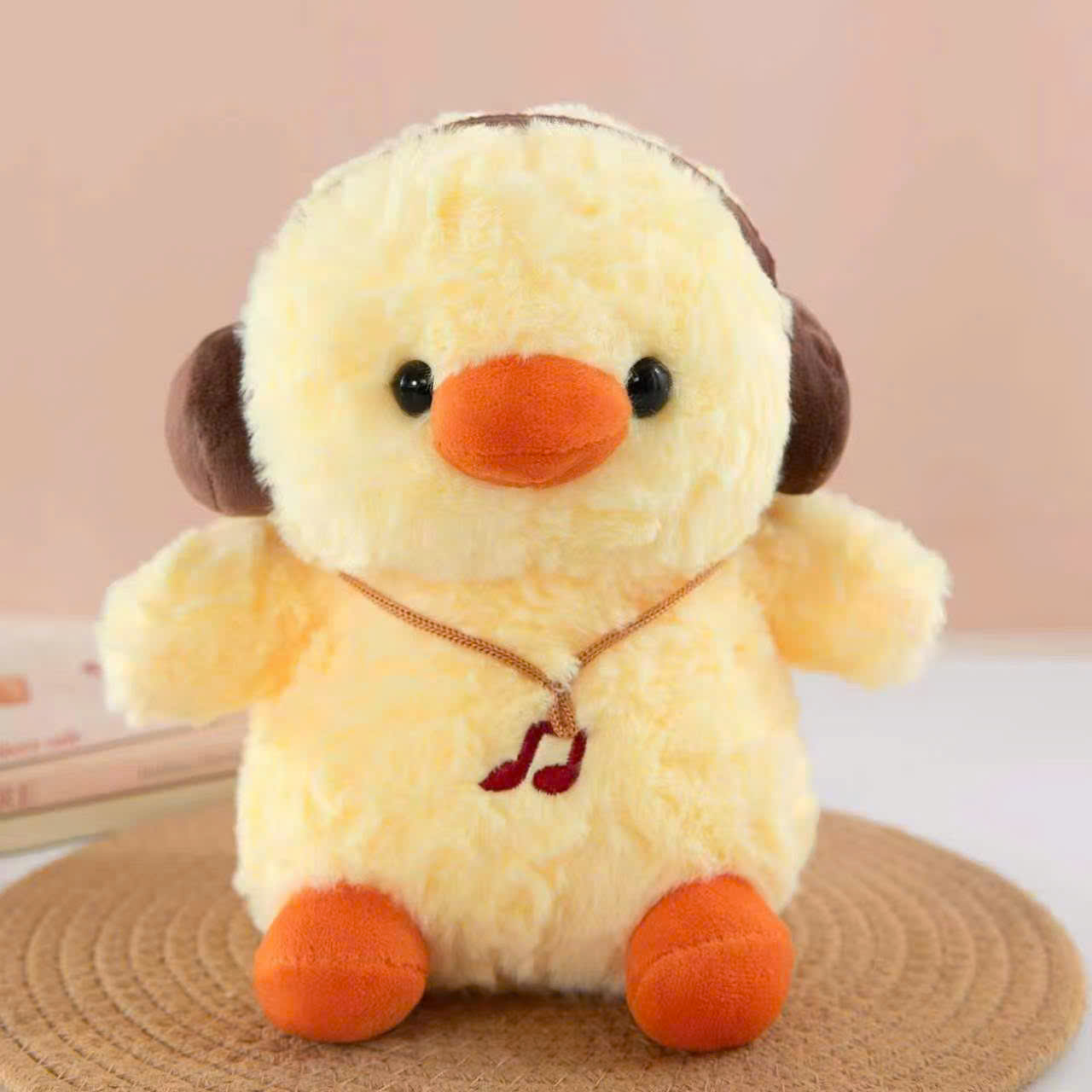 GN Vịt Vàng Đeo Tai Nghe