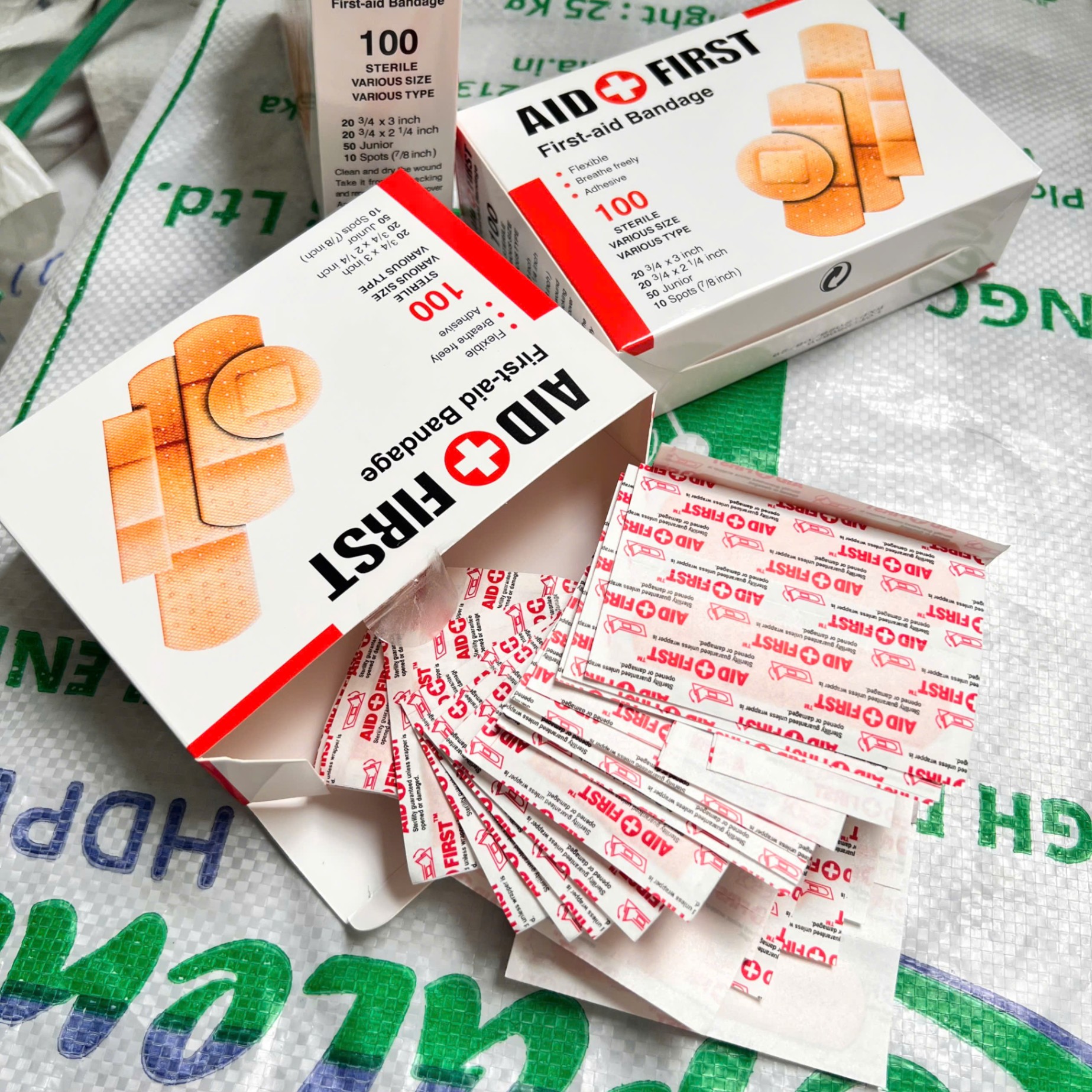 Băng Cá Nhân Tiệt Trùng Aid First Và Bandage - Băng Keo Cá Nhân Hộp 100 Cái Băng Gạc Y Tế - Giá Sỉ