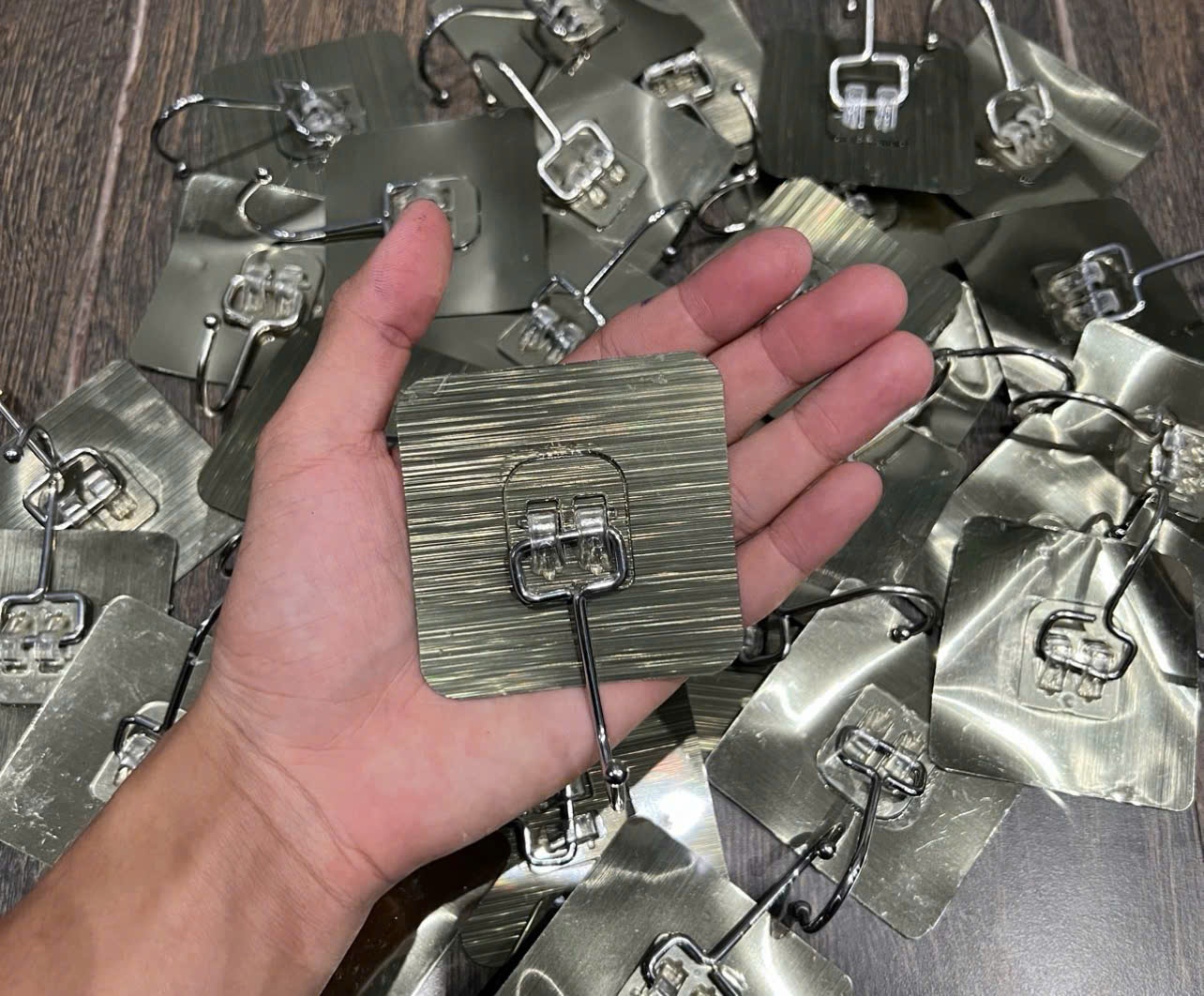 Móc Inox Dán Tường Siêu Dính Chắc Chắn - Móc Dán Tường Chịu Lực Tốt Treo Tường Chắc Chắn - Móc Dán Tường Tráng Nhôm - Giá Sỉ