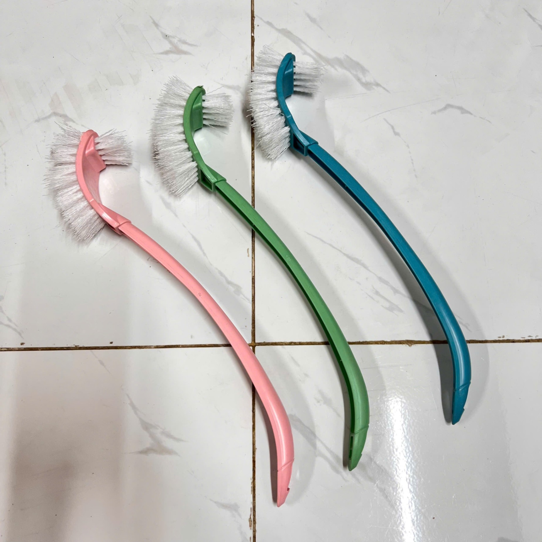 Chổi Cọ Toilet 2 Đầu Nhựa Cao Cấp Vệ Sinh Hiệu Quả Mọi Ngóc Ngách Kích Thước 33x7.5x1cm Màu Trắng Xanh Hồng - Giá Sỉ