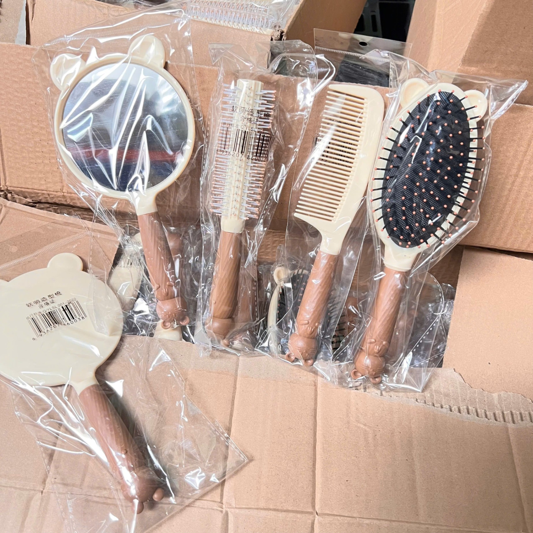 Bộ Lược Gương Cute Gấu Nâu 4 Món Dành Cho Bạn Gái Siêu Xinh - Lược Tạo Kiểu 4 Món Kèm Gương – Thiết Kế Gấu Dễ Thương, Chống Tĩnh Điện, Phù Hợp Mọi Lứa Tuổi - Giá Sỉ