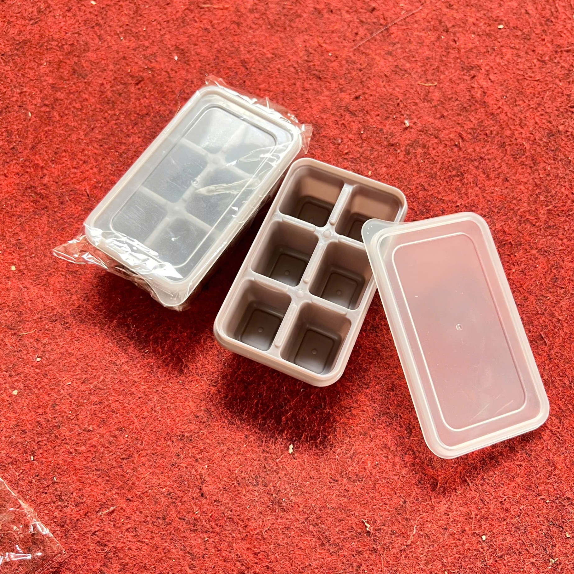 Khay Đá Mini 6 Ngăn Silicon Có Nắp Đậy Tiện Dụng - Khuôn Làm Đá Viên 6 Ngăn, Khuôn Làm Đá Mini Có Nắp, Khay Làm Đá Viên Vuông Nhỏ Siêu Tiện Dụng - Giá Sỉ