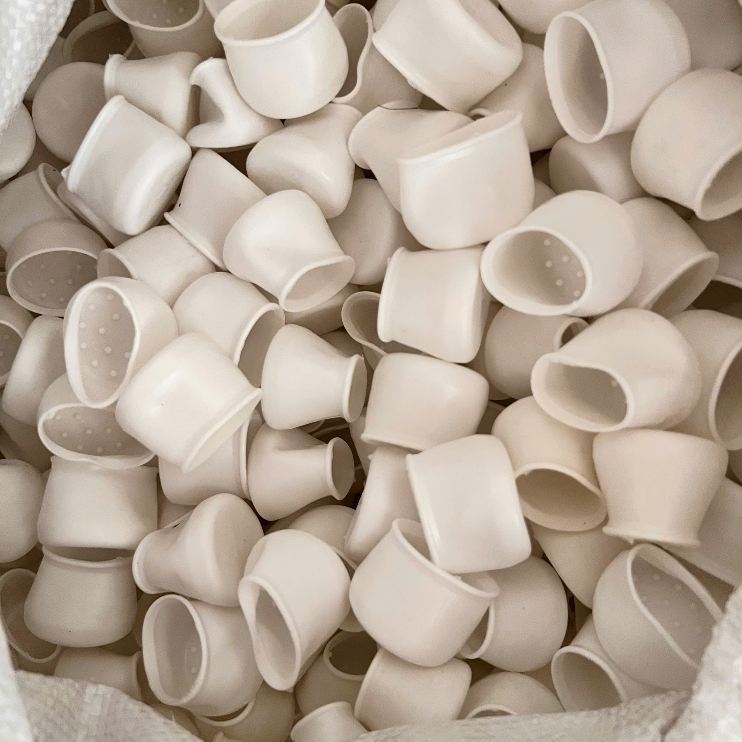 Bọc Chân Bàn Ghế Silicon Tròn Chống Trơn Trượt Dẻo Dai Miếng Bọc Chân Ghế Nút Cao Su Tiện Lợi - Giá Sỉ