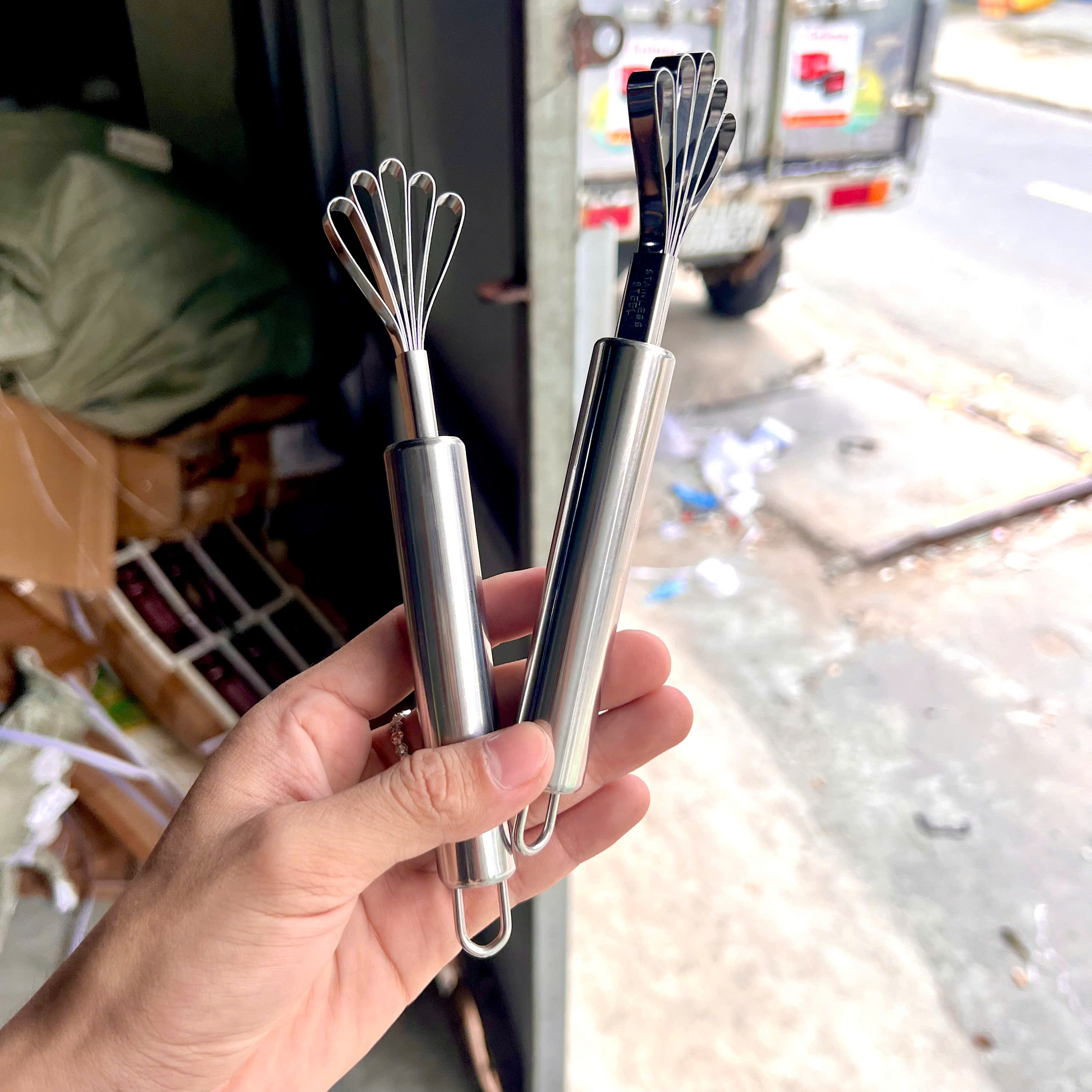 Dụng Cụ Nạo Dừa Sợi, Đánh Vảy Cá Inox Chống Ghỉ 2in1 - Giá Sỉ