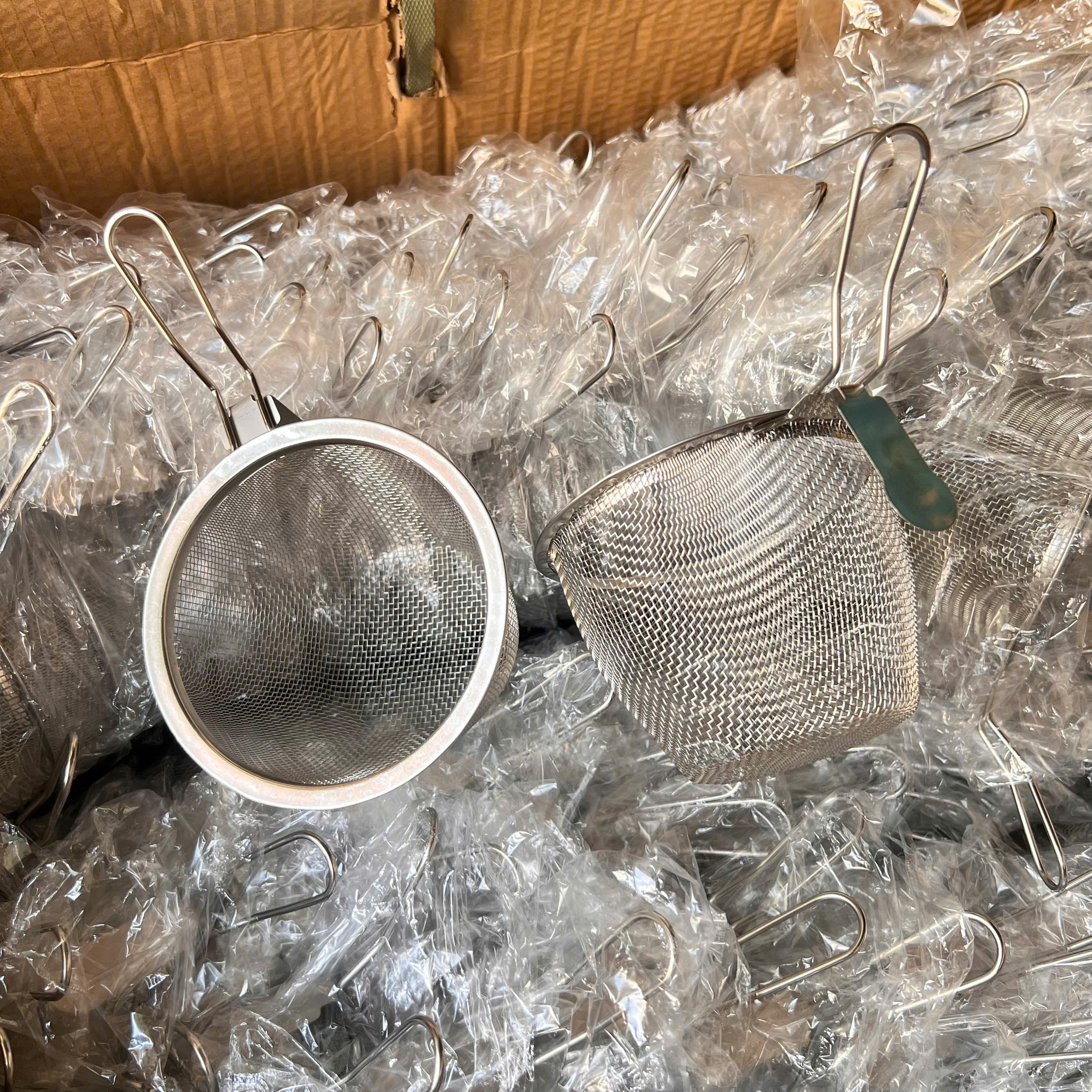 Giỏ Nhúng Lẩu Inox Có Móc Treo, Dụng Cụ Vớt Đồ Ăn Nhúng Mì, Nhúng Thịt Tiện Lợi Kích Thước 11x9.5cm - Giá Sỉ