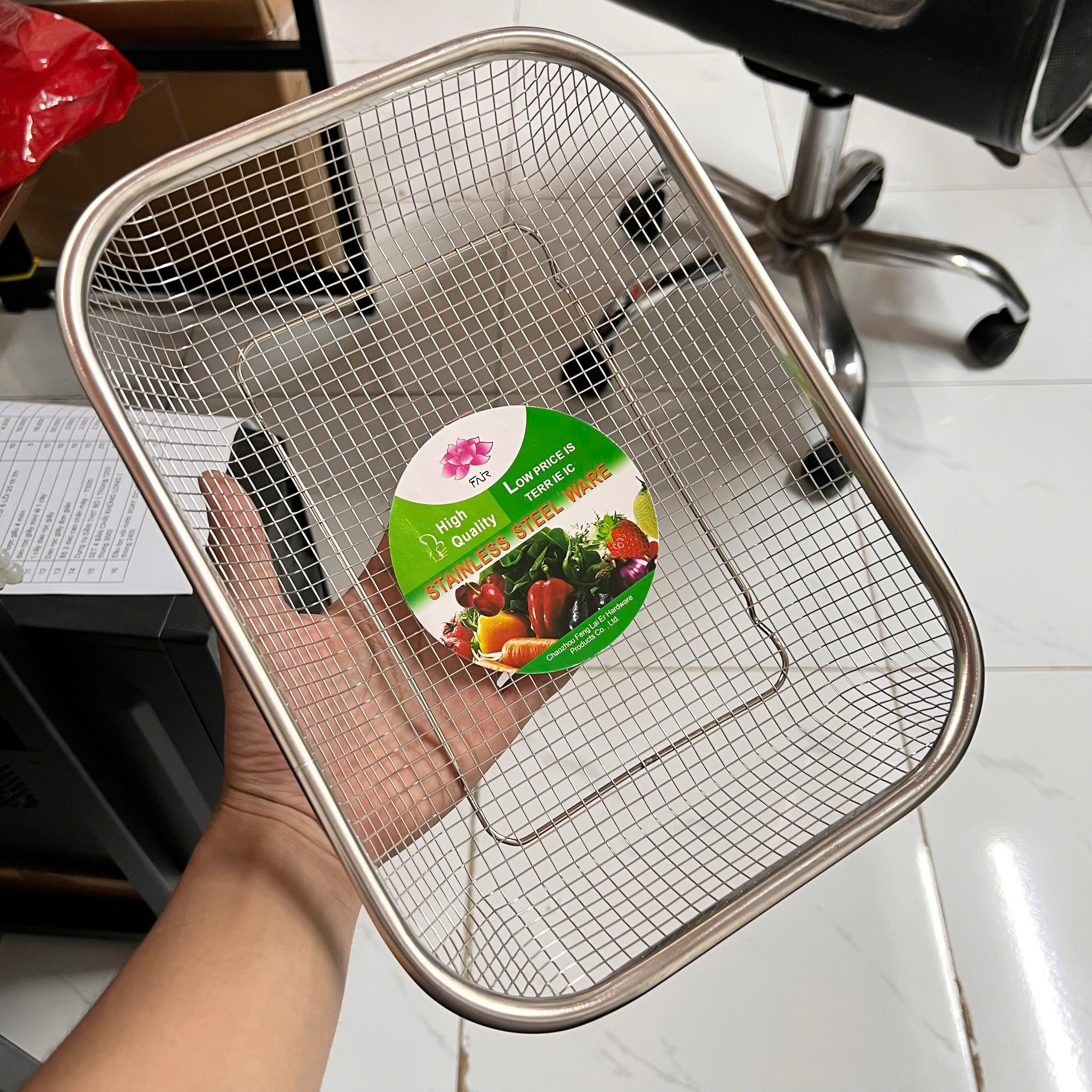 Rổ Inox Hình Chữ Nhật 29x21x7cm Lưới Thưa Kiểu Nhật Có Chân Đỡ – Đựng Rau Củ, Thực Phẩm Tiện Lợi - Giá Sỉ