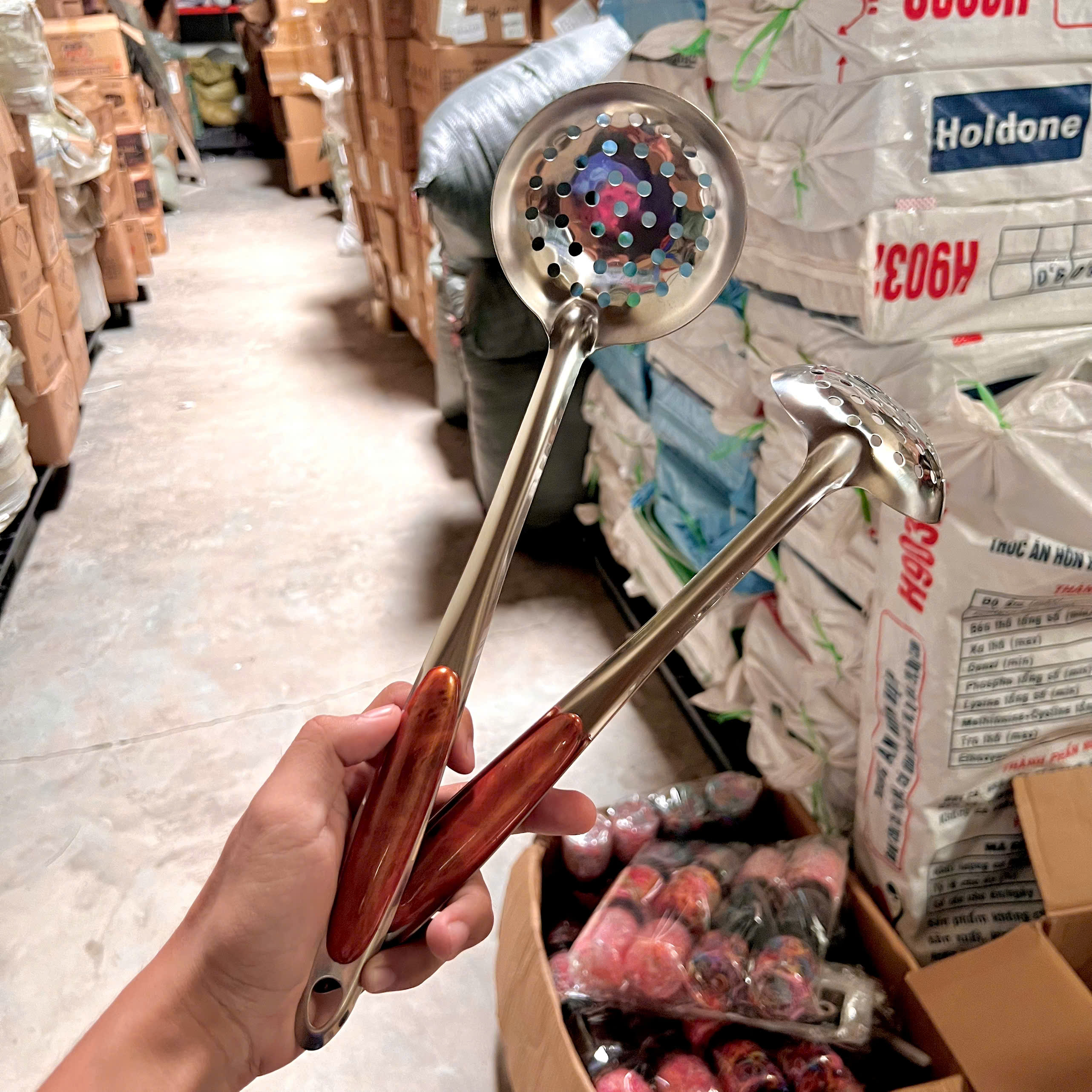 Vá Canh Lỗ Cán Gỗ 35cm, Muôi Múc Canh Cán Gỗ Nhà Bếp - Giá Sỉ
