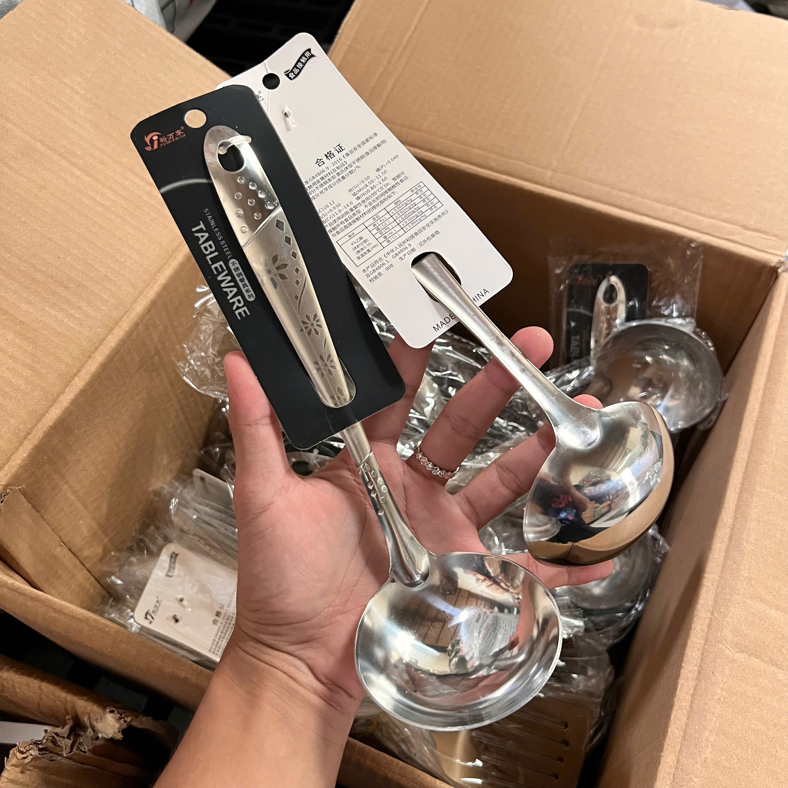 Vá Canh TABLEWARE Inox 27cm, Muôi Múc Canh Cán Gỗ Nhà Bếp - Giá Sỉ