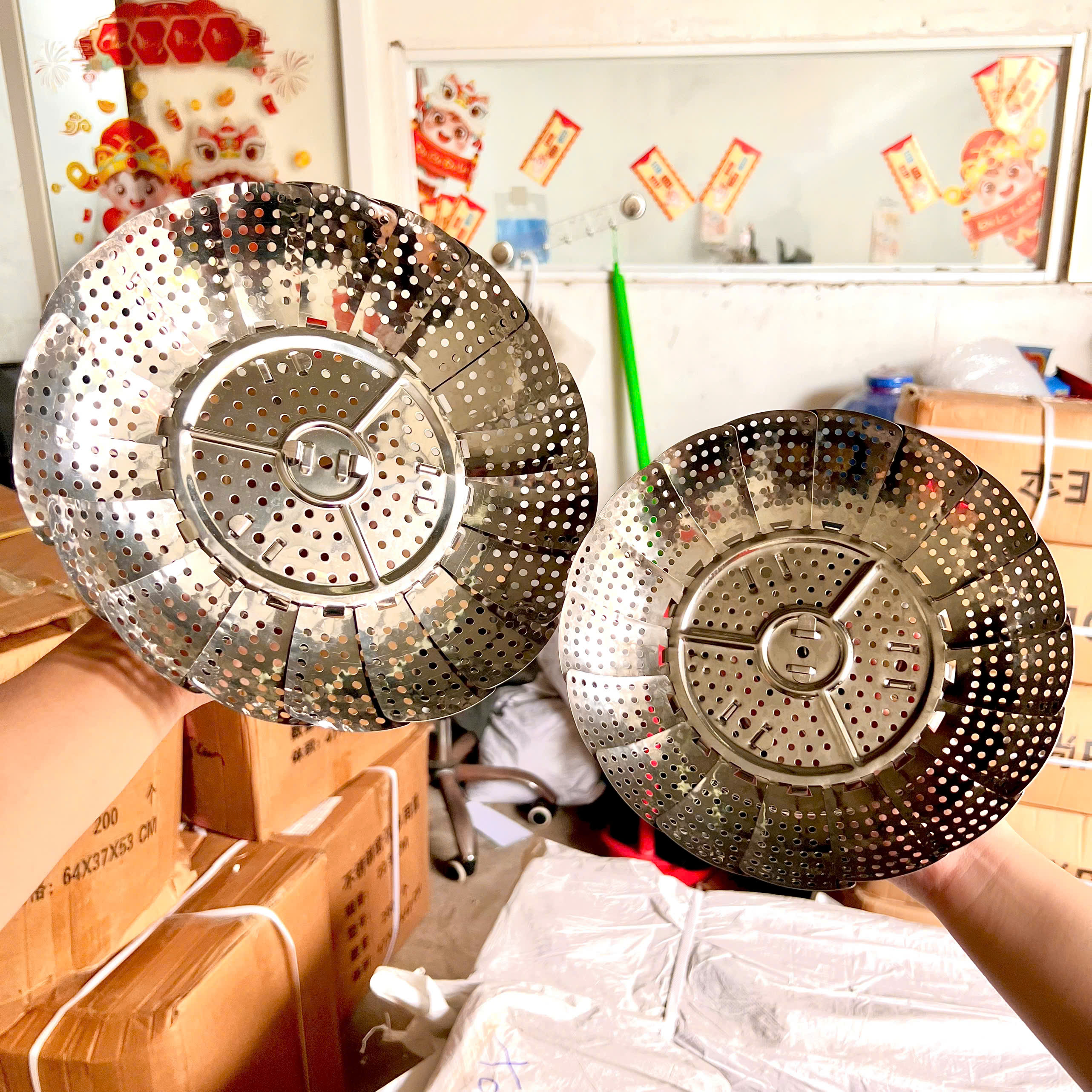 Vỉ Hấp Inox 26Cm Xòe Cánh Đa Năng 3 Chân Hấp Bánh, Bánh Bao, Đồ Ăn - Giá Sỉ