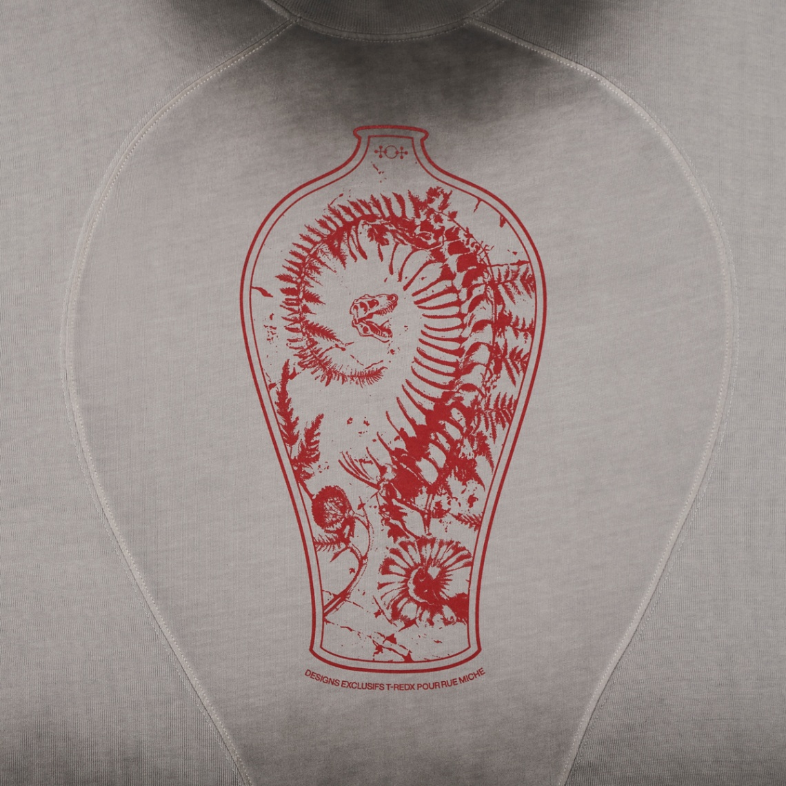 TR: Vase T- Shirt - Black Washed - RED
