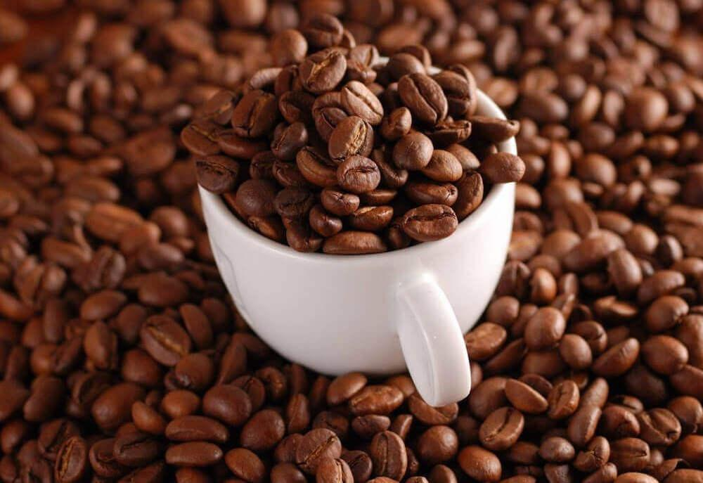 Cây cà phê Arabica phát triển tốt nhất ở vùng cao nguyên có khí hậu mát mẻ]