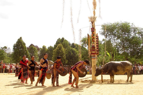 Nghe-cai-chieng-ke-chuyen-Mot-Tay-Nguyen-song-dong-giua-dai-ngan_image.png