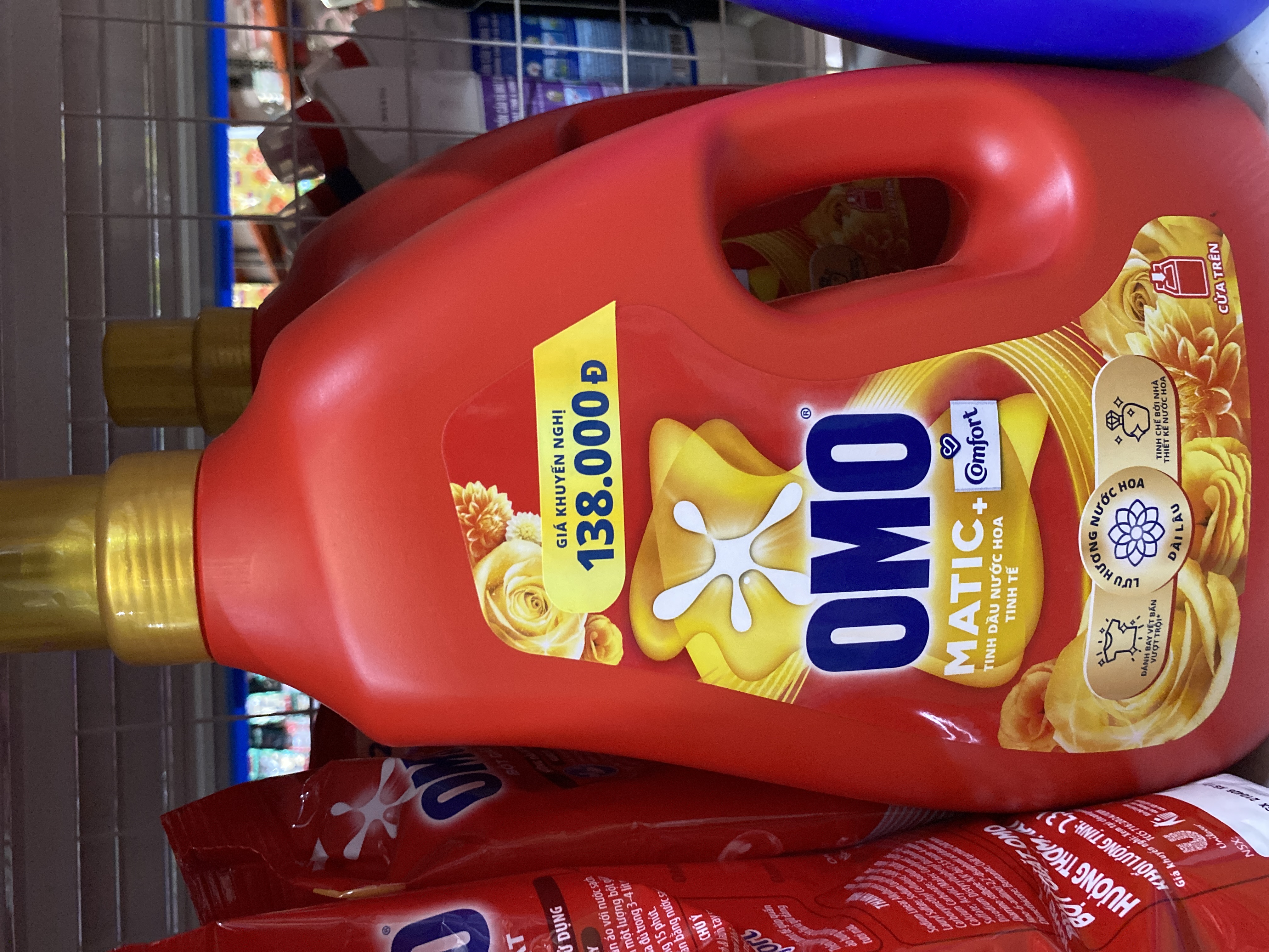 Nước Giặt OMO Cửa Trên Tinh Dầu Nước Hoa Tinh Tế 2.6kg