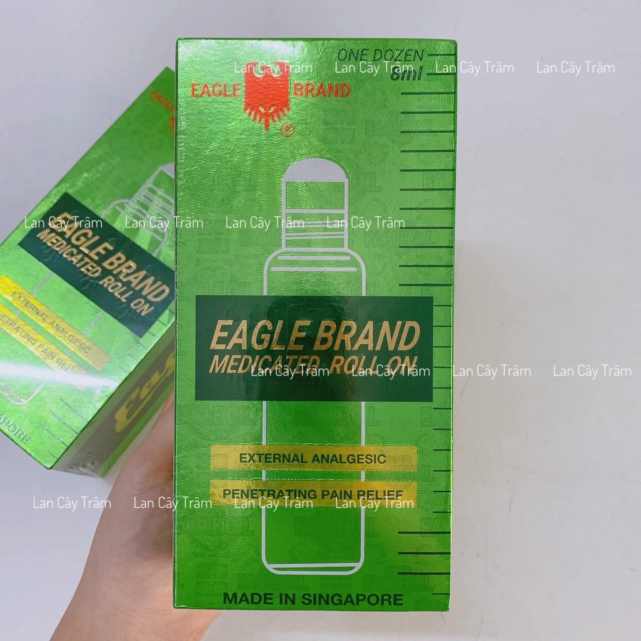 DẦU GIÓ XANH CON Ó EAGLE BRAND MEDICATED ROLL ON DẠNG LĂN 8ML, LỐC 12 CHAI