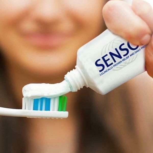 Sensodyne Advanced Whitening Toothpaste - Kem Đánh Răng Trắng Sáng Cho Răng Nhạy Cảm, Hộp 4 Tuýp 184g