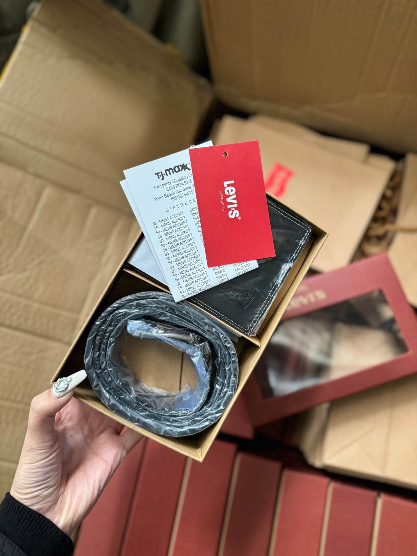 SÉT VÍ KÈM THẮT LƯNG LEVI - random màu