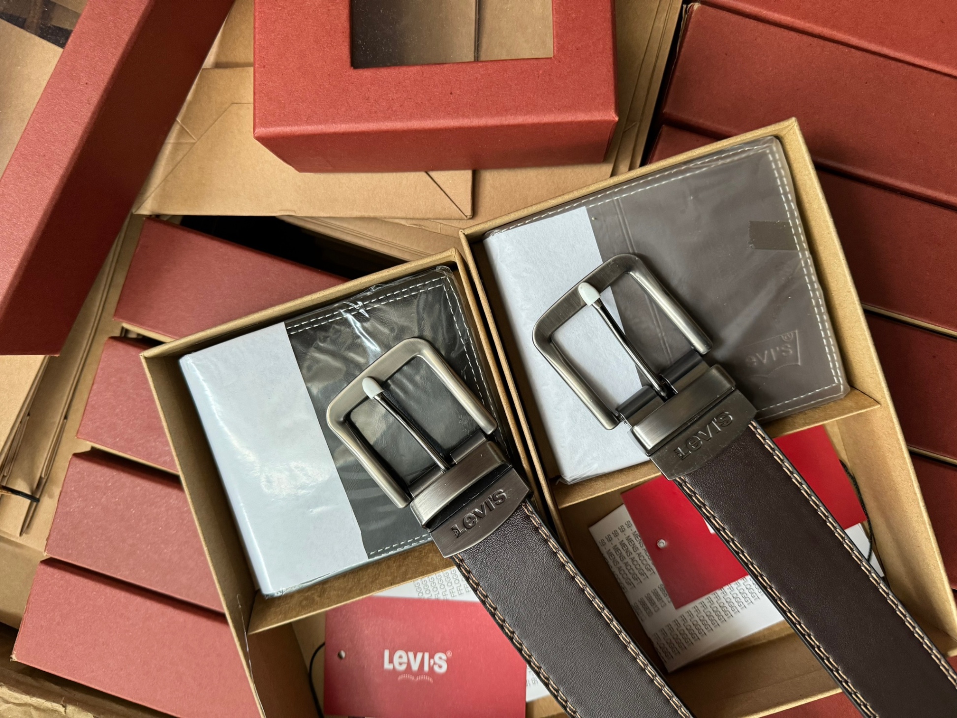 SÉT VÍ KÈM THẮT LƯNG LEVI - random màu