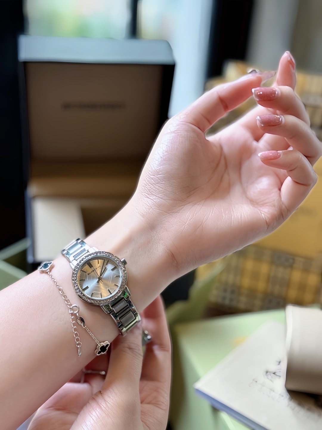 ĐỒNG HỒ LIKE AUHT BBR NỮ XUẤT DƯ
