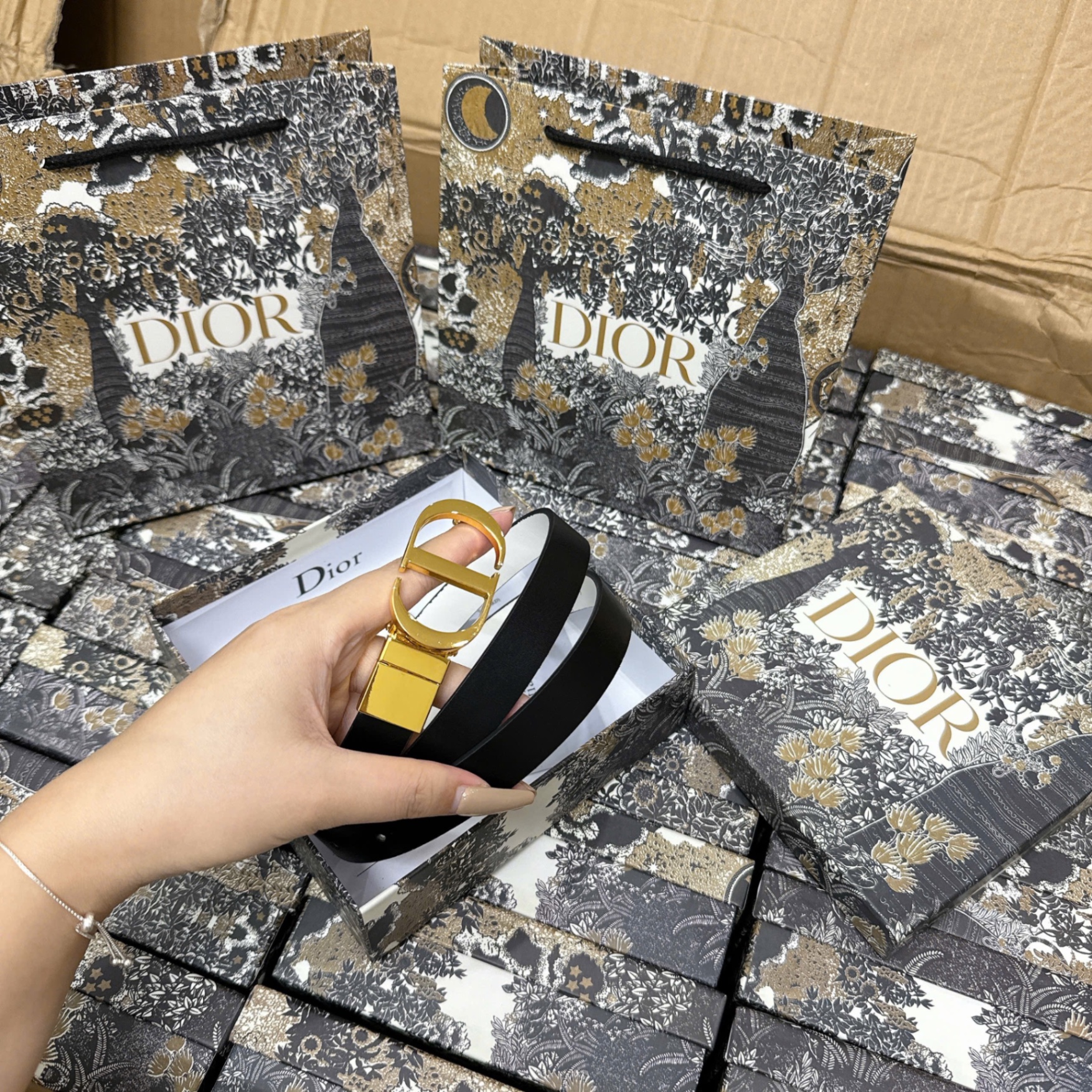 THẮT LƯNG DIO FULL BOX
