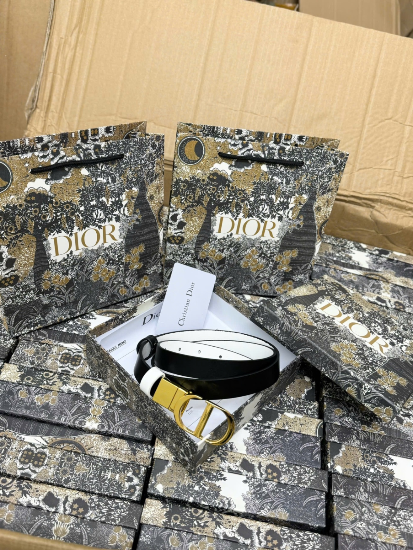 THẮT LƯNG DIO FULL BOX