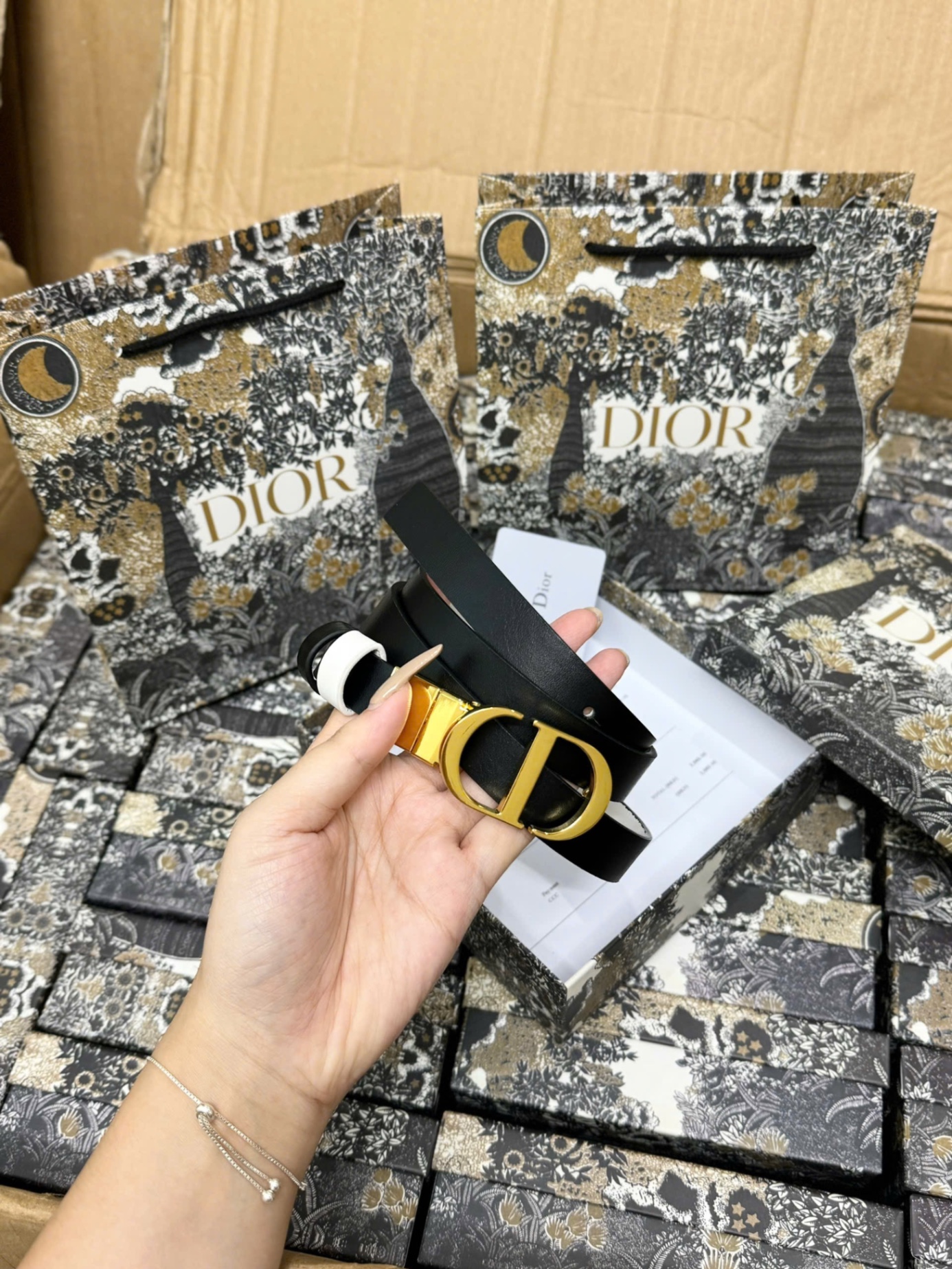 THẮT LƯNG DIO FULL BOX