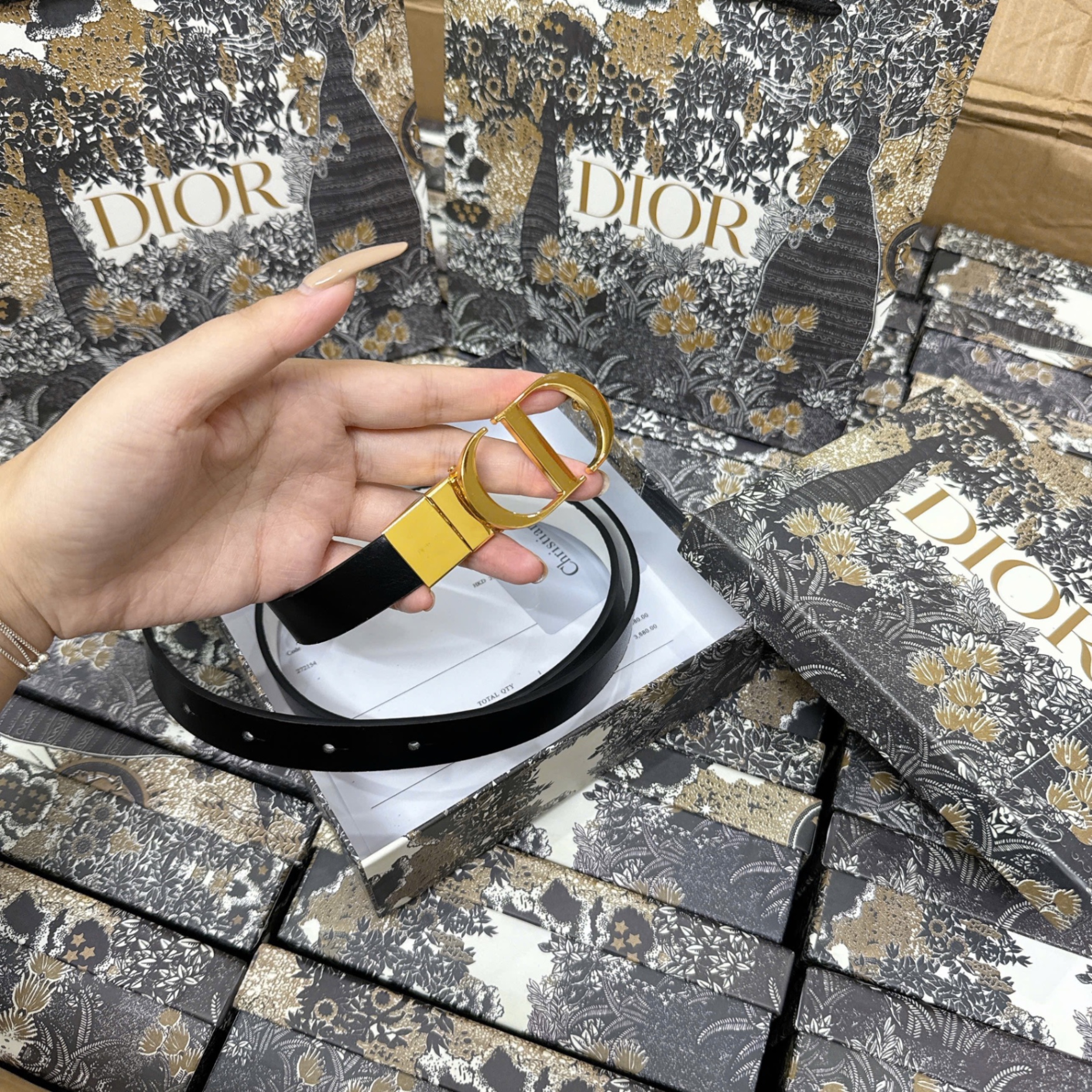 THẮT LƯNG DIO FULL BOX