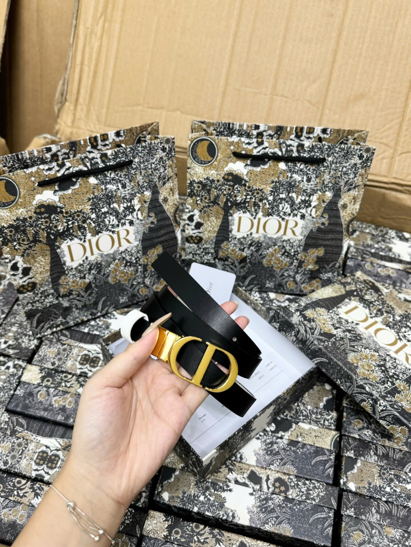THẮT LƯNG DIO FULL BOX