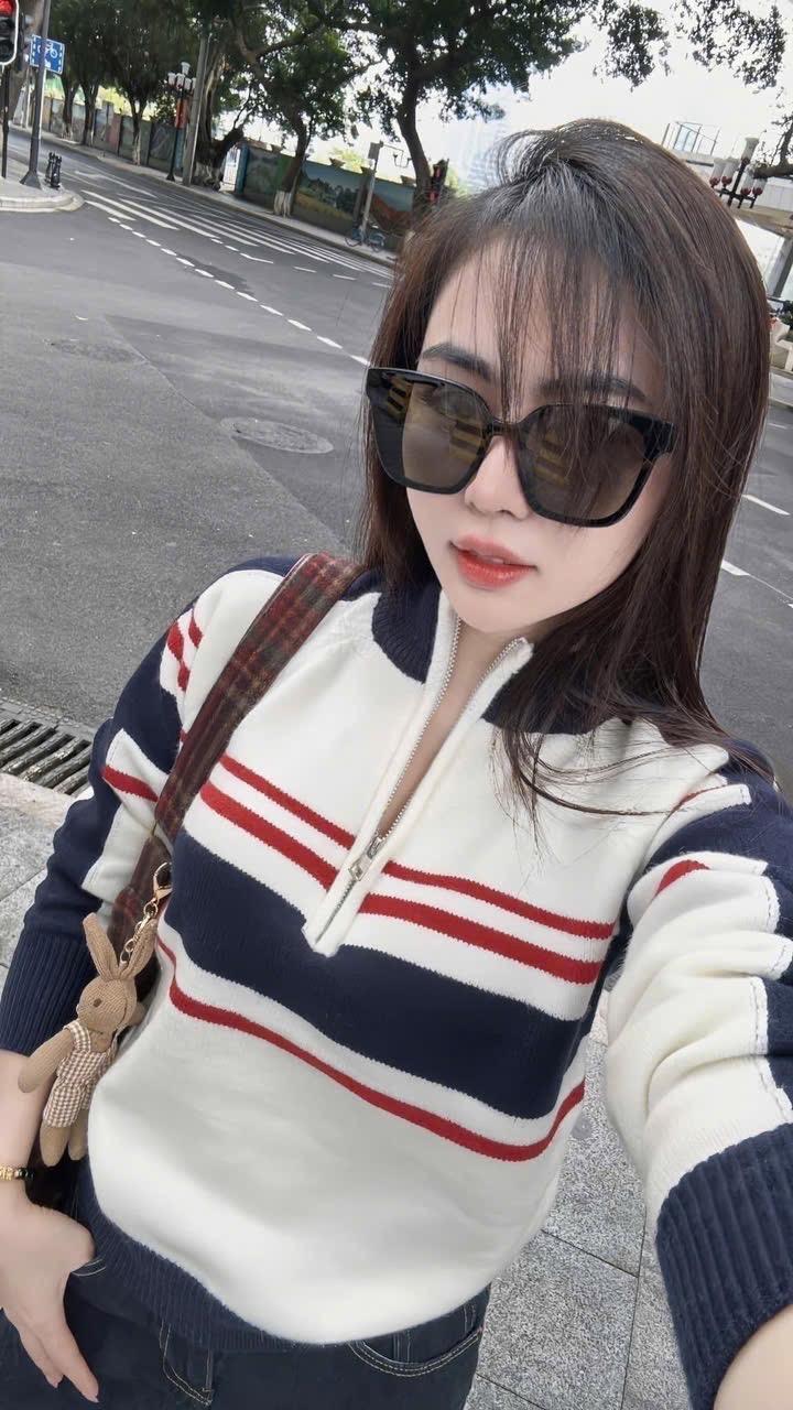ÁO LEN KẺ CỔ KHOÁ QC THAN PHỐI TRẮNG