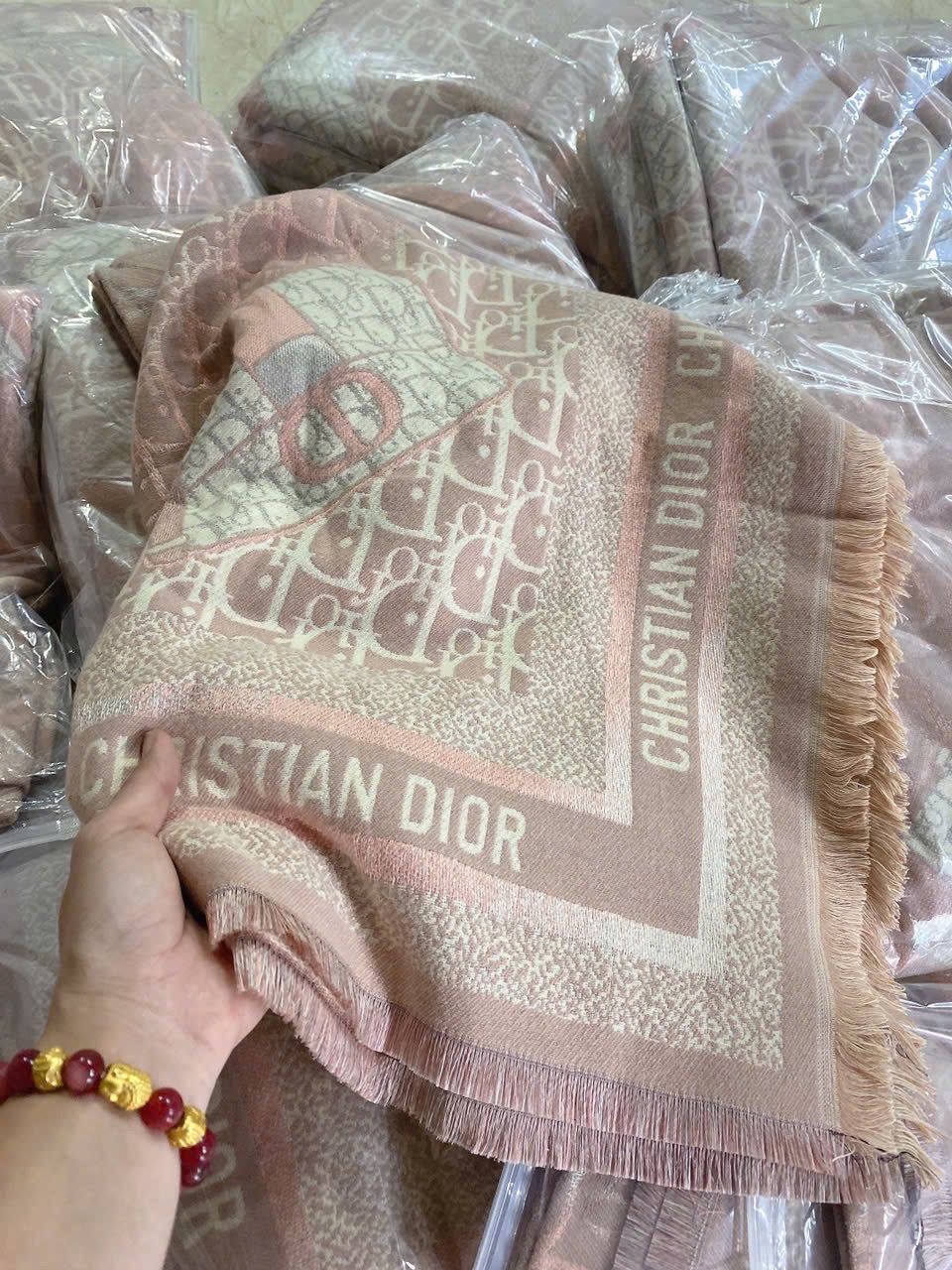 KHĂN DẠ LEN DIO HỒNG QCCC NEW