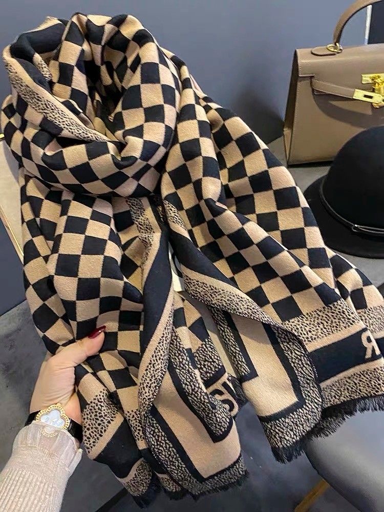 KHĂN DẠ NÂU Ô VUÔNG DIOR