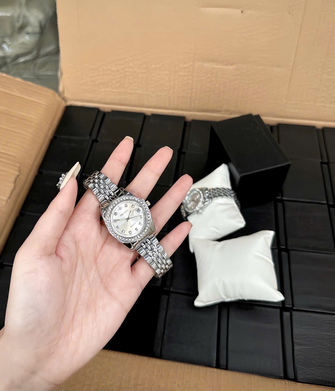 ĐỒNG HỒ NỮ VIỀN KIM CƯƠNG GREALY