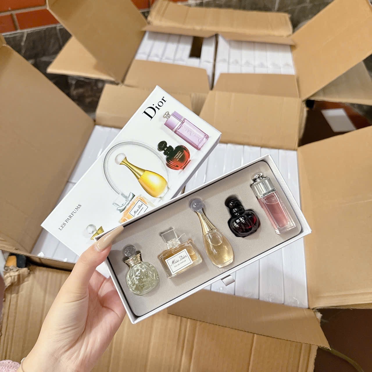 Hộp nhỏ - SÉT QUÀ TẶNG NƯỚC HOA DIOR