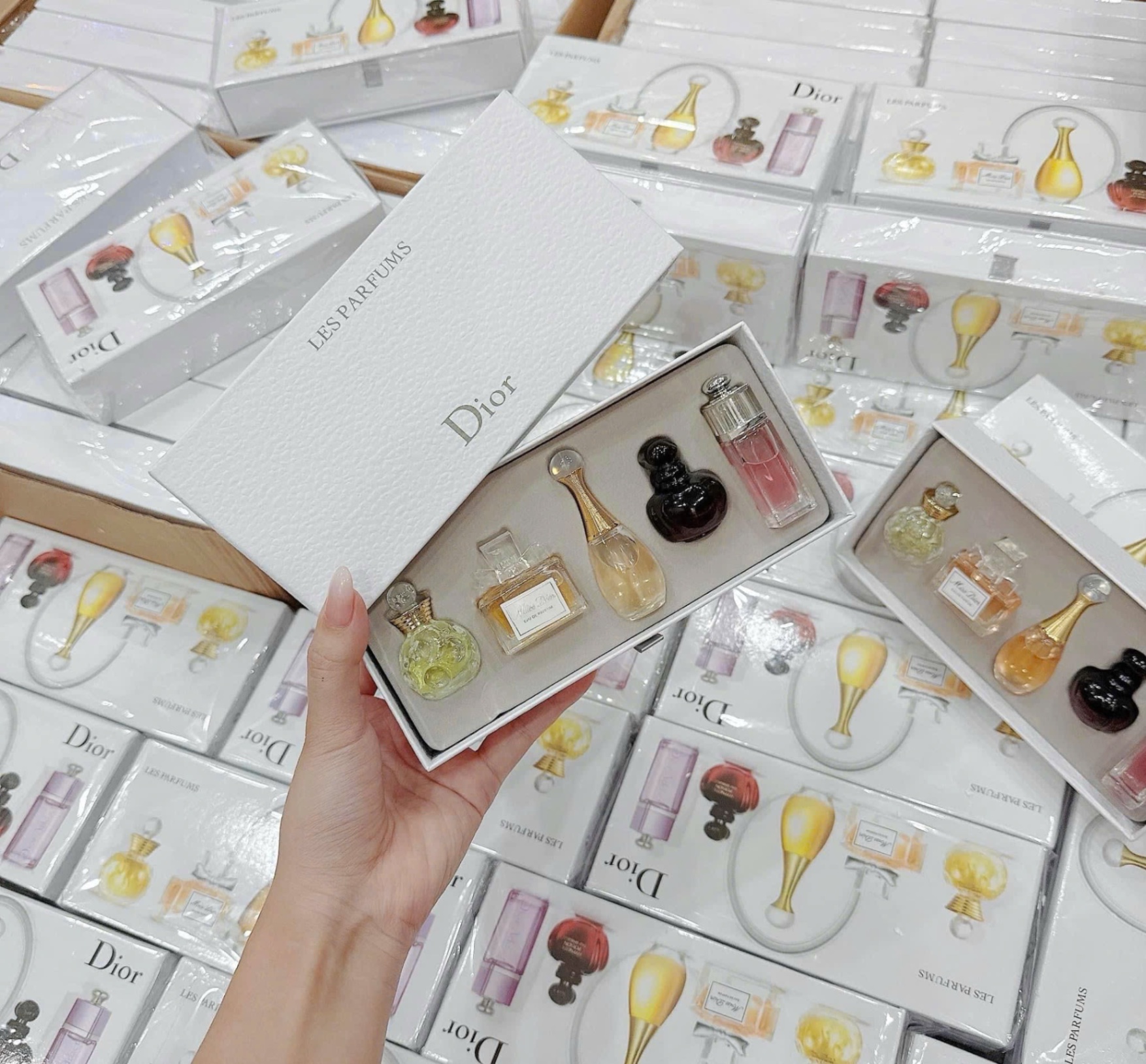 Hộp nhỏ - SÉT QUÀ TẶNG NƯỚC HOA DIOR