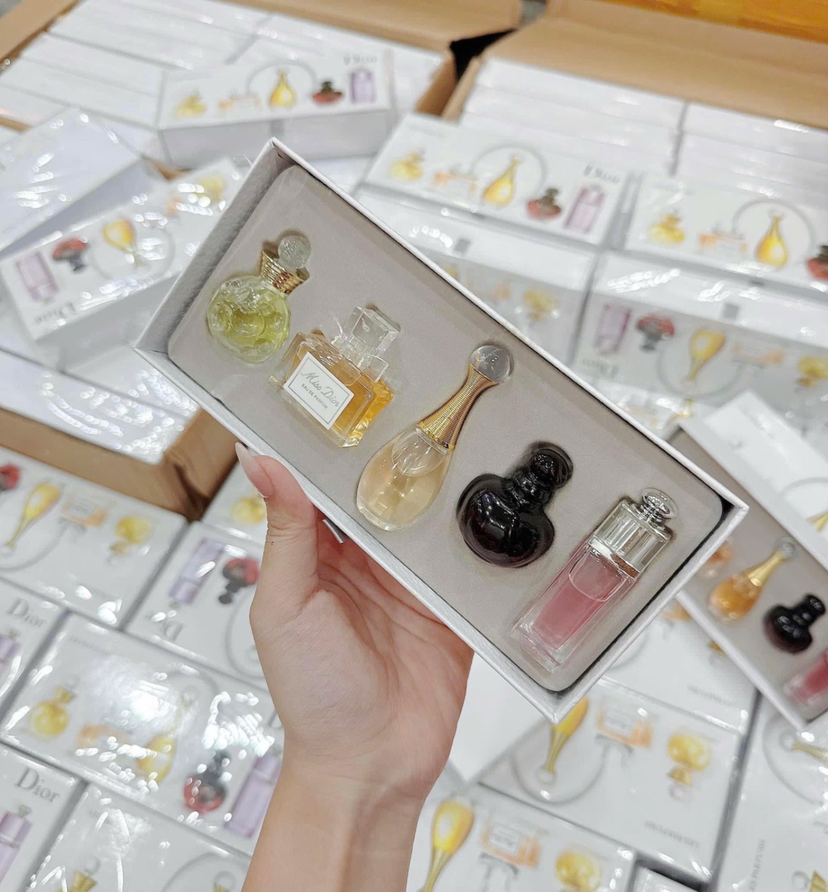 Hộp nhỏ - SÉT QUÀ TẶNG NƯỚC HOA DIOR