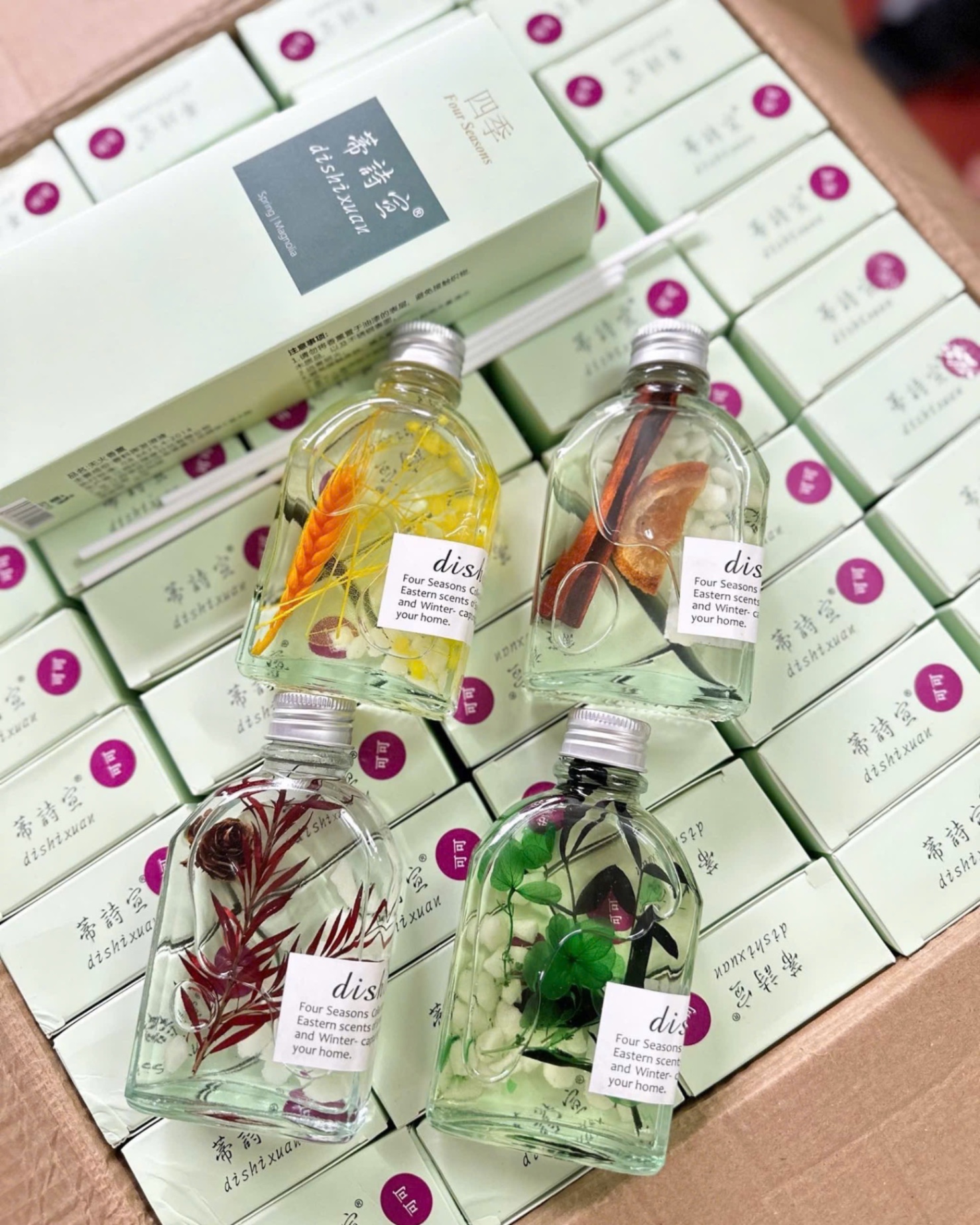 Random mùi - SET 4 CHAI TINH DẦU DISHIXOAN - kèm que cắm