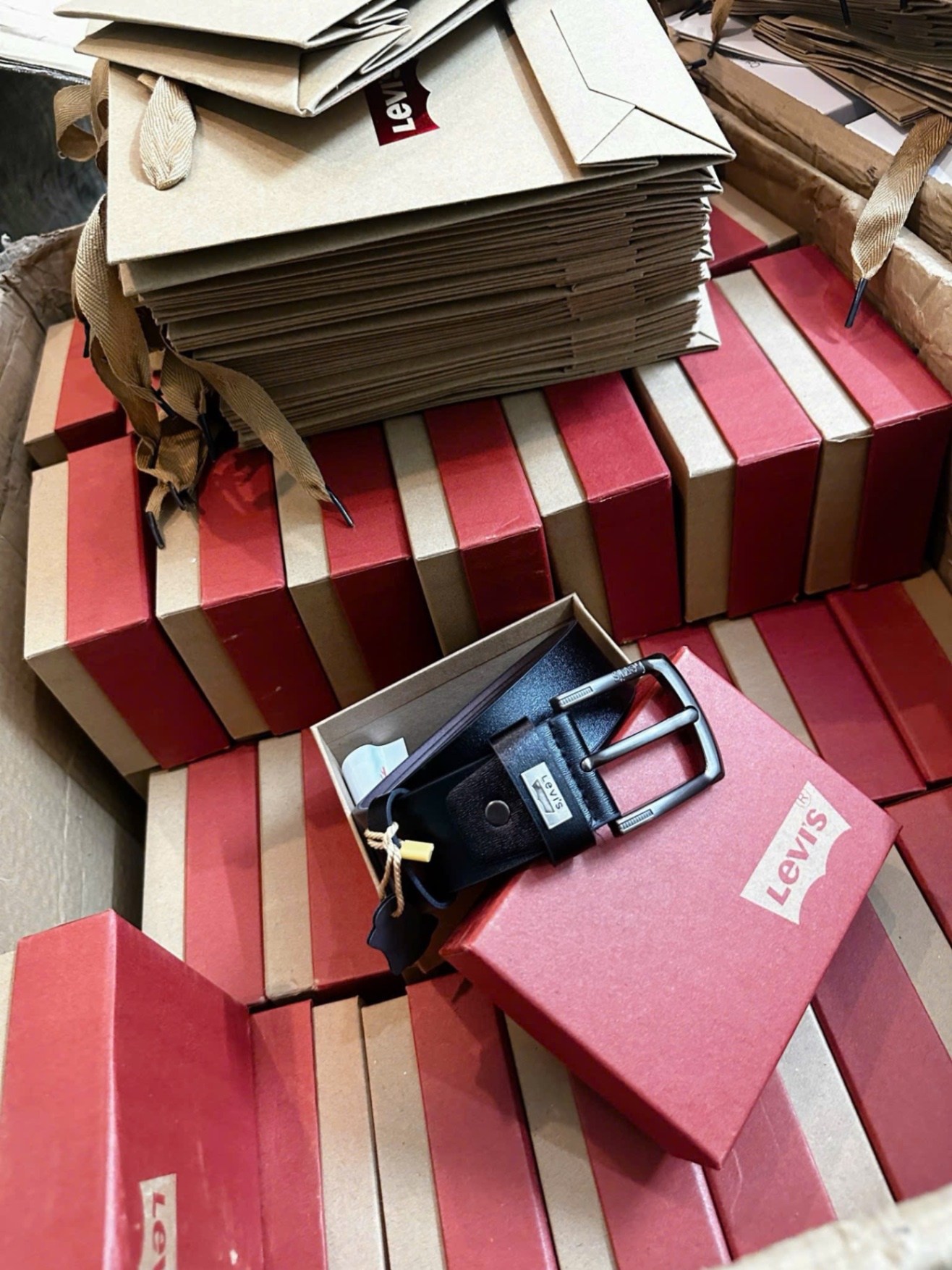 THẮT LƯNG LEVIS FULL BOX NAM