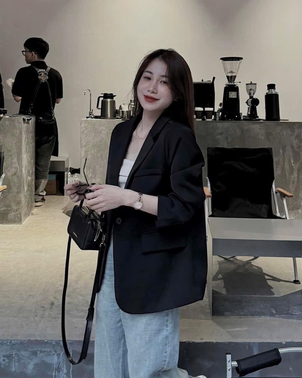 ÁO BLAZER ĐEN CÚC LƯNG