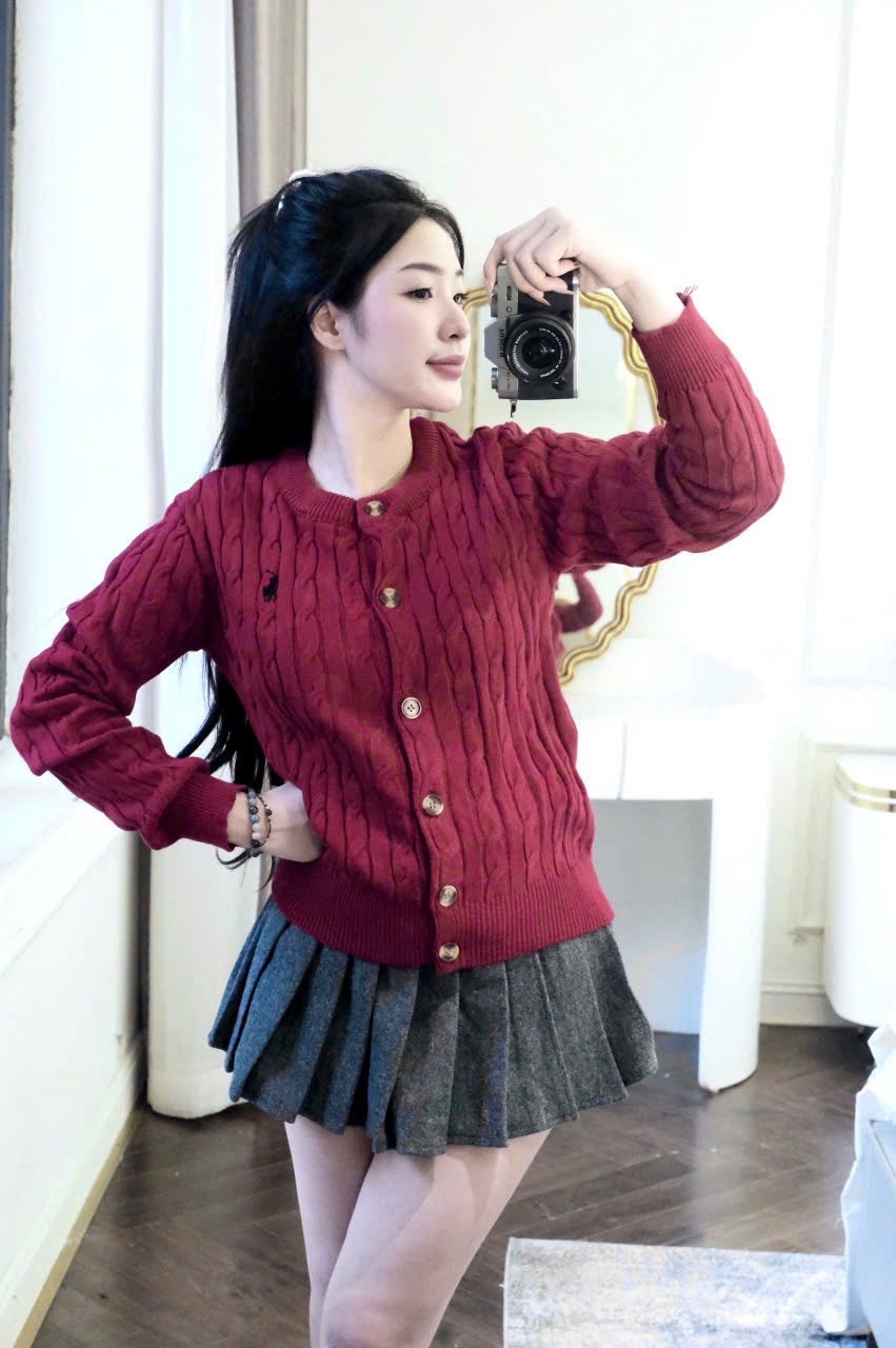 Hàng nhà máy - ÁO LEN ĐỎ VẶN THỪNG THÊU NGỰA MÀU ĐỎ DT