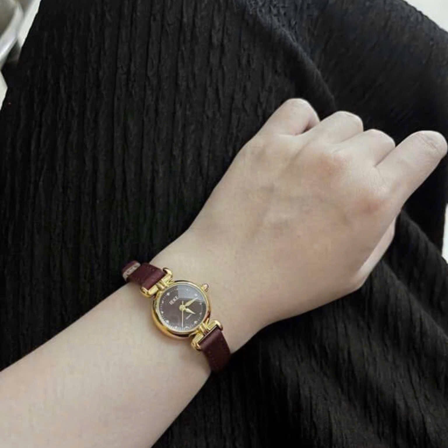 ĐỒNG HỒ IEKE MÀU ĐỎ NỘI ĐỊA TRUNG M4446