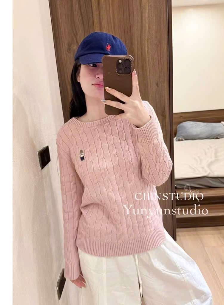 Hàng nhà máy - ÁO LEN CỔ TRÒN THÊU GẤU WHOU MÀU HỒNG DÀI TAY