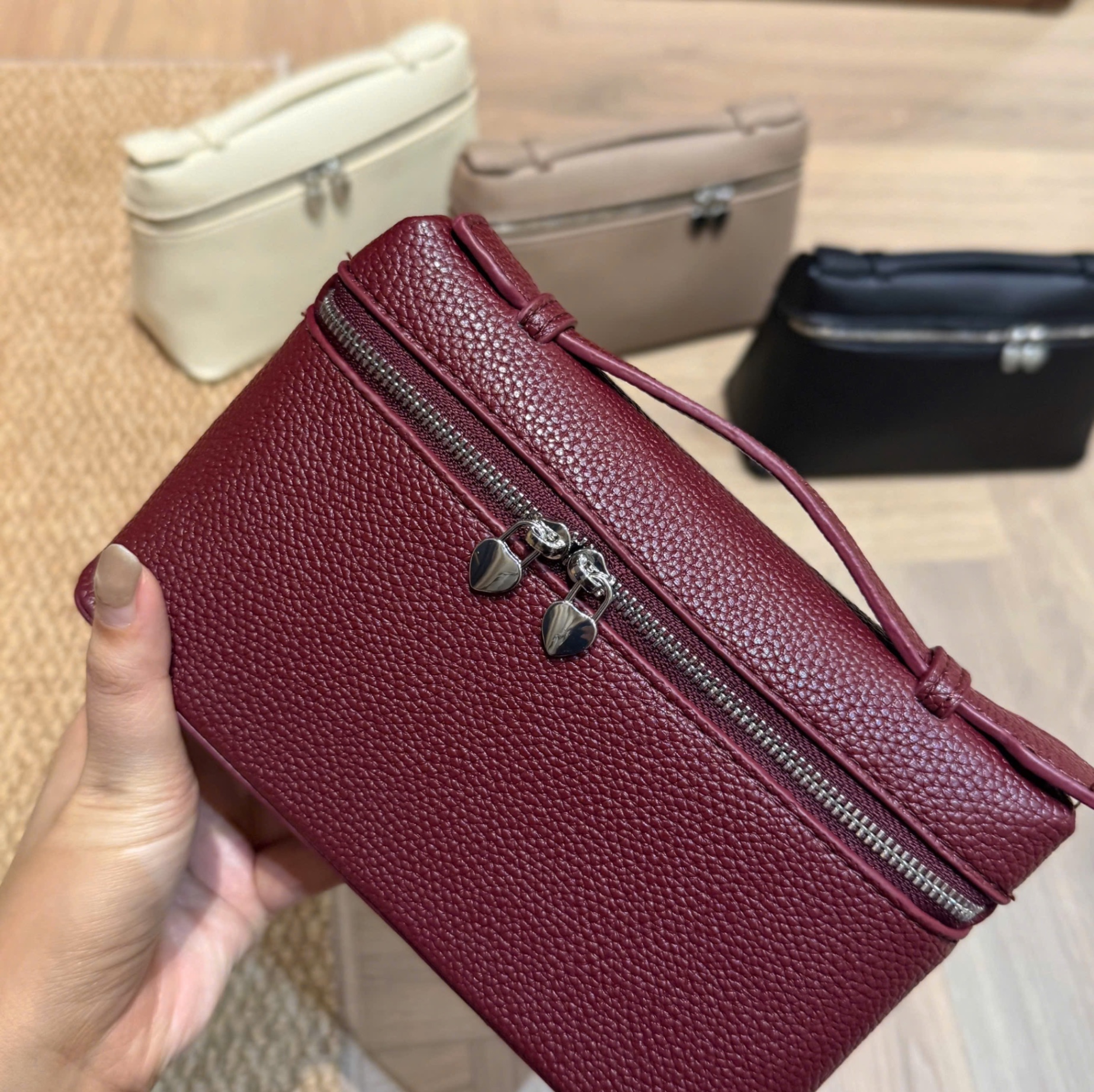 M3502 - TÚI XÁCH PEDO ĐỎ KHOÁ TIM